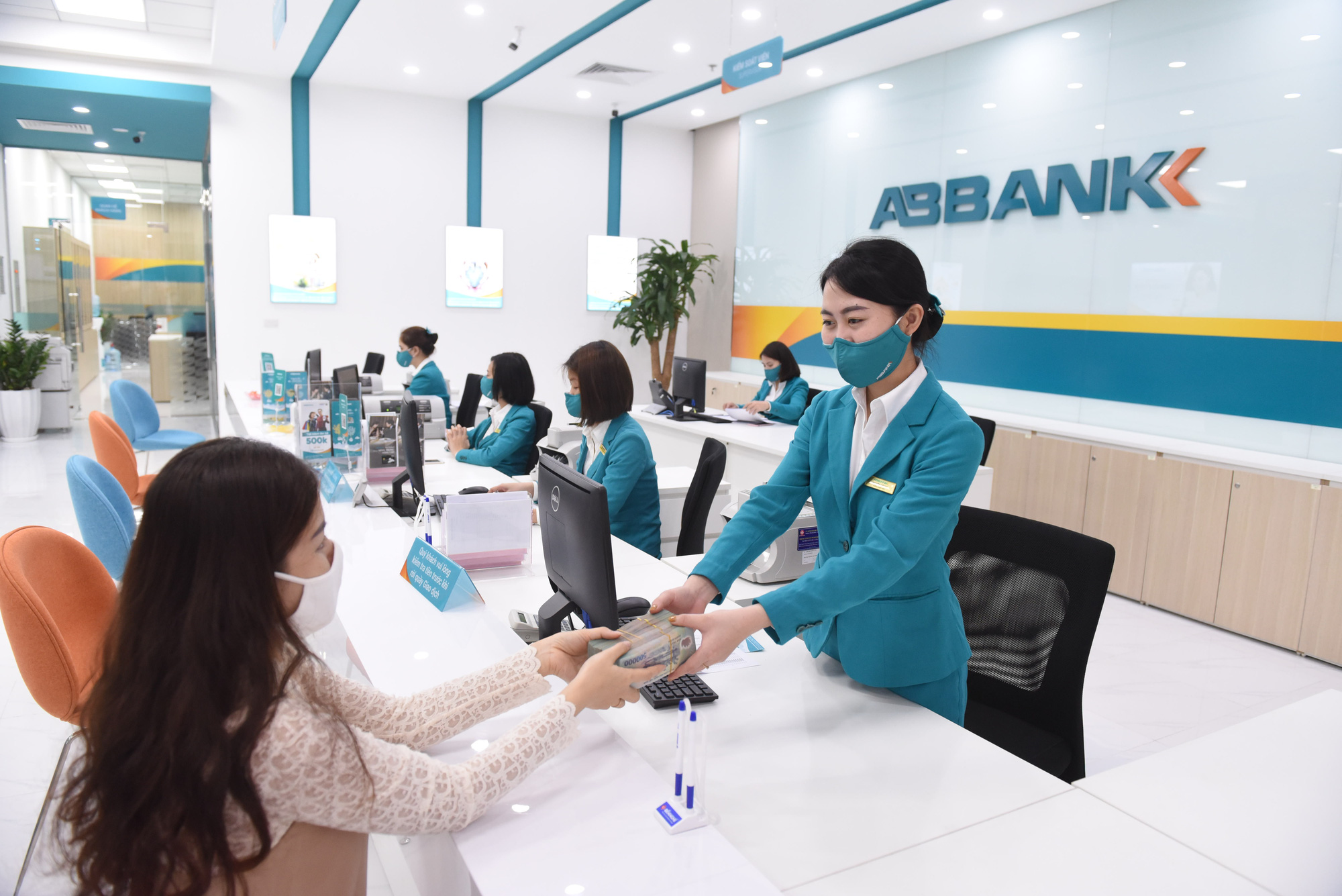 Vì sao ABBank của đại gia Vũ Văn Tiền lỗ lớn quý 3? - Ảnh 1.