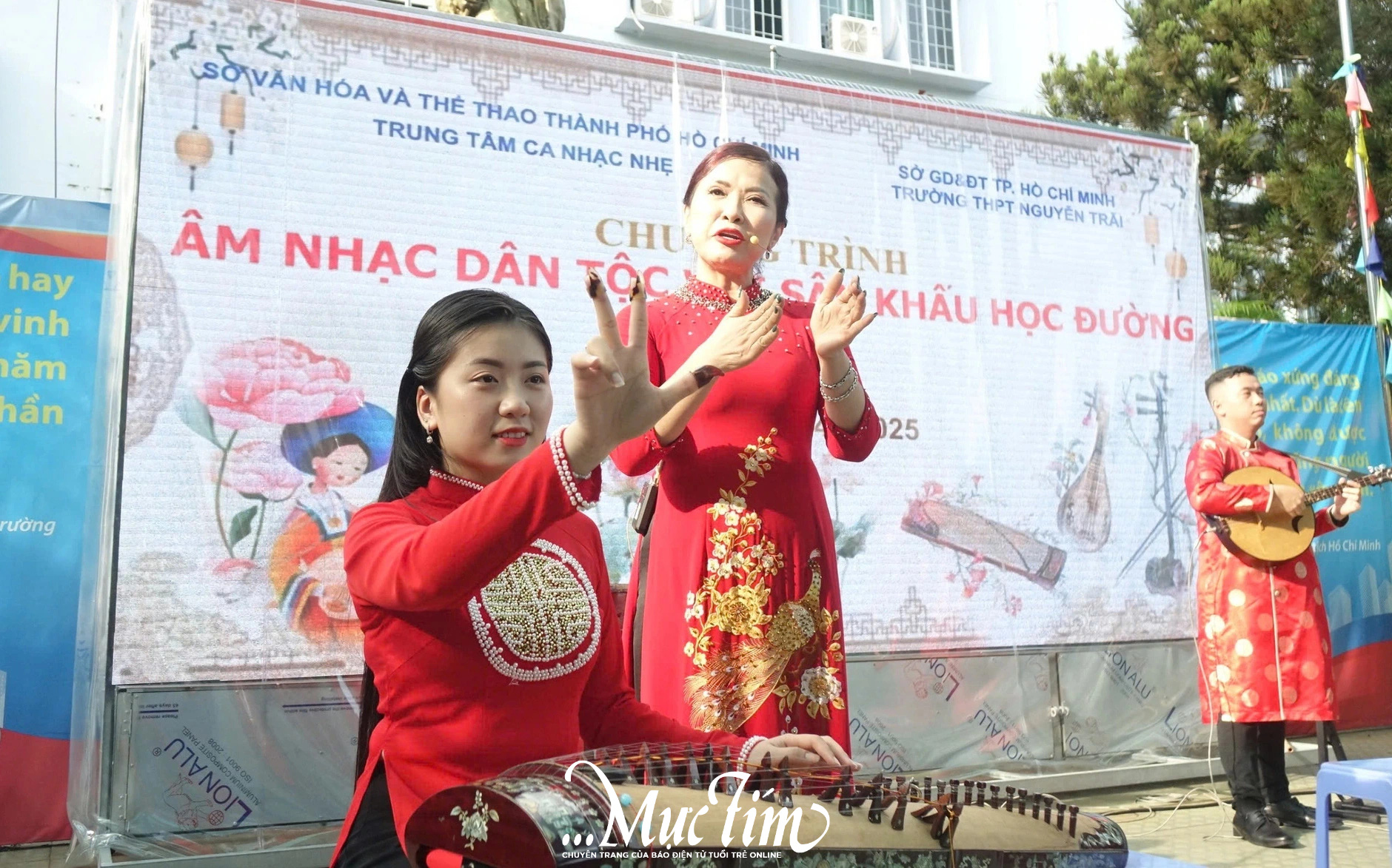 Học sinh Trường THPT Nguyễn Trãi trải nghiệm âm nhạc dân tộc- Ảnh 11.