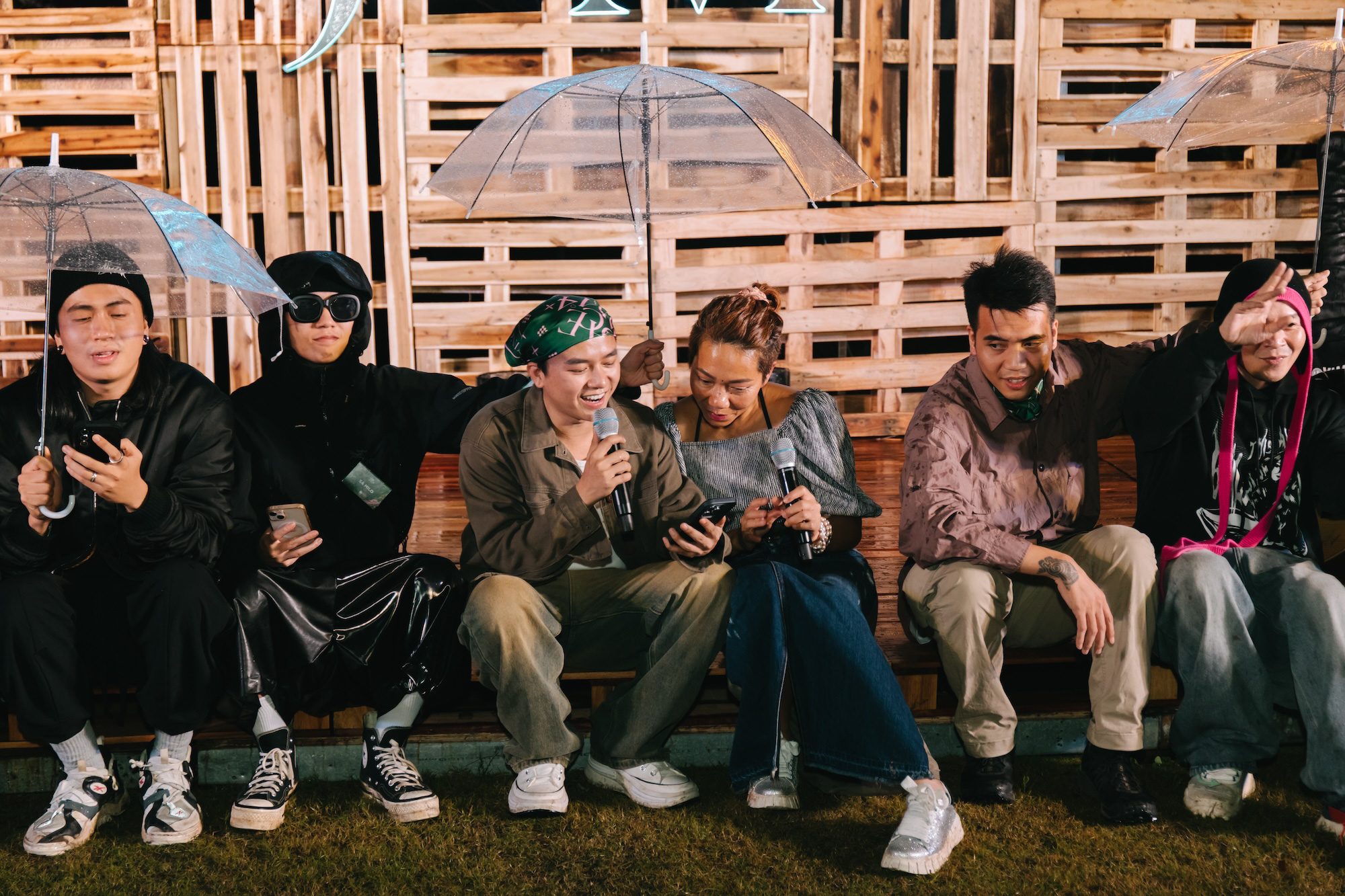 Ha Tran, Soobin i 40 artystów komponuje album w ciągu 48 godzin - Zdjęcie 2. Hà Trần, Soobin cùng 40 nghệ sĩ sáng tác album trong 48 giờ - Ảnh 2.