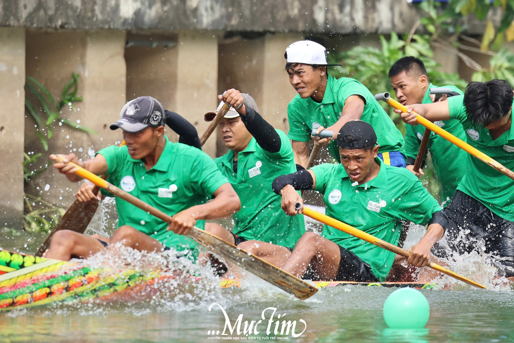 Tái hiện lễ hội đua ghe ngo của người Khmer Nam Bộ giữa lòng thành phố- Ảnh 1.