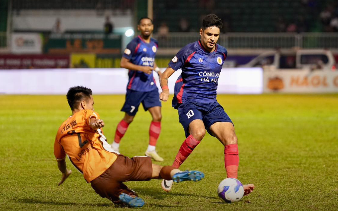 V-League 2024-2025: Khổ với ngoại binh - Ảnh 2.