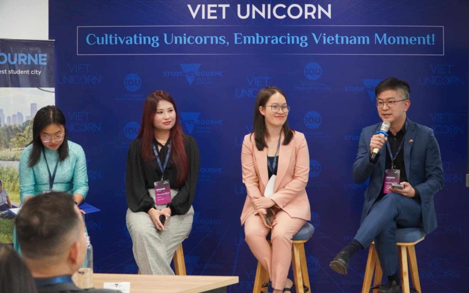 Ngợp sóng hàng ngoại giá rẻ, start up Việt tìm đường xoay xở - Ảnh 2.