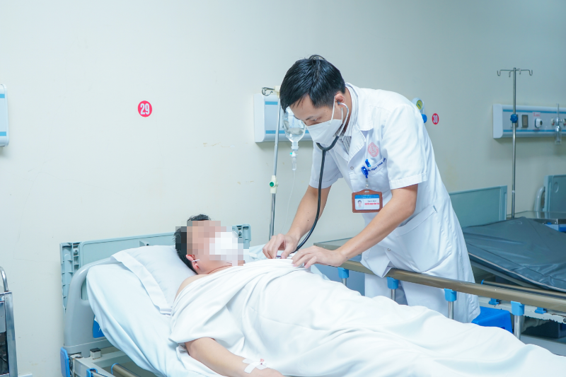 Bỏ qua dấu hiệu cảnh báo sớm, người đàn ông đột quỵ khi lái xe - Ảnh 1.