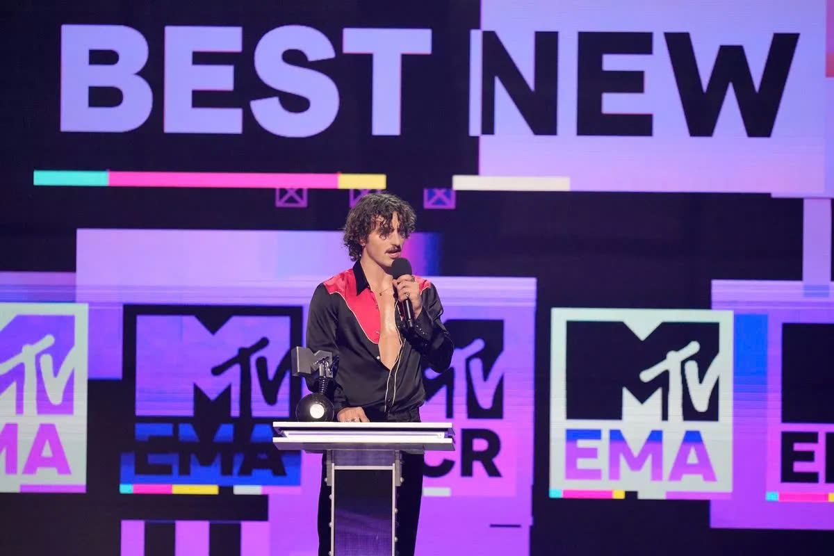 Taylor Swift ឈ្នះរង្វាន់ធំនៅ MTV EMA 2024 Lisa BlackPink ឈ្នះរង្វាន់អ្នកគាំទ្រភាគច្រើន - រូបថត 3 Taylor Swift thắng lớn tại MTV EMA 2024, Lisa BlackPink giành giải đông fan nhất - Ảnh 3.