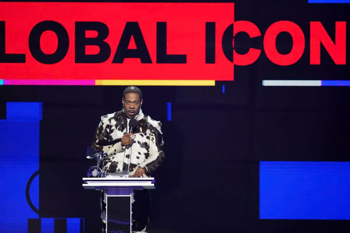 Taylor Swift ឈ្នះដ៏ធំនៅ MTV EMA 2024 Lisa BlackPink ឈ្នះរង្វាន់អ្នកគាំទ្រភាគច្រើន - រូបថត 5 Taylor Swift thắng lớn tại MTV EMA 2024, Lisa BlackPink giành giải đông fan nhất - Ảnh 5.