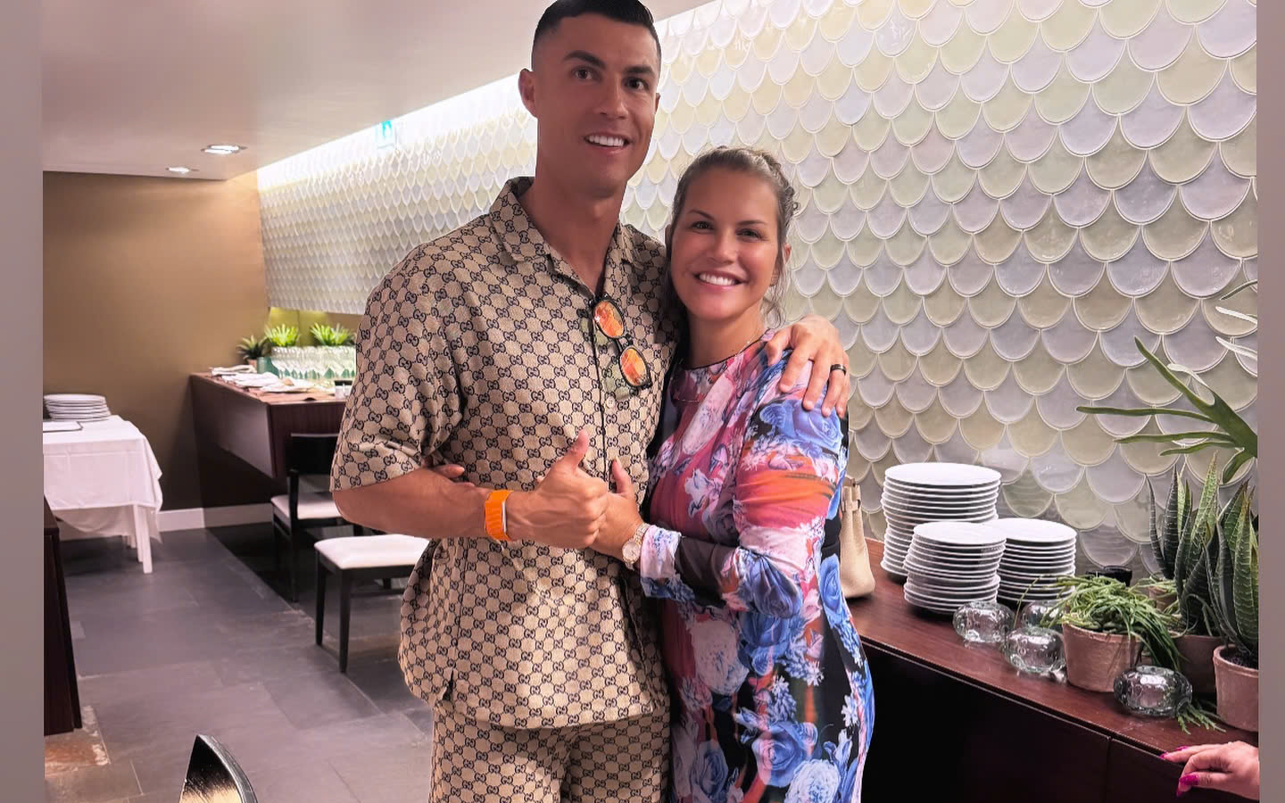 Cristiano Ronaldo thành 'điệp viên' với kính ghi hình siêu ngầu - Ảnh 2.