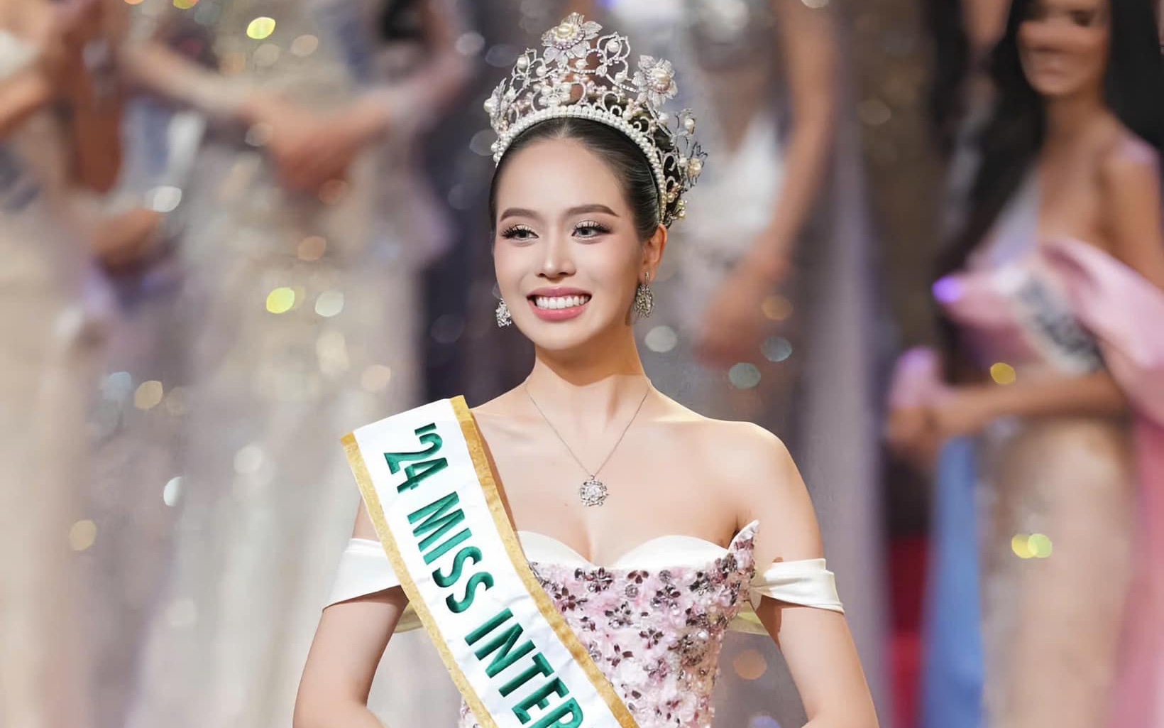 Thầy giáo của Hoa hậu Quốc tế 2024 Thanh Thủy khoe ảnh trò cưng - Ảnh 6.