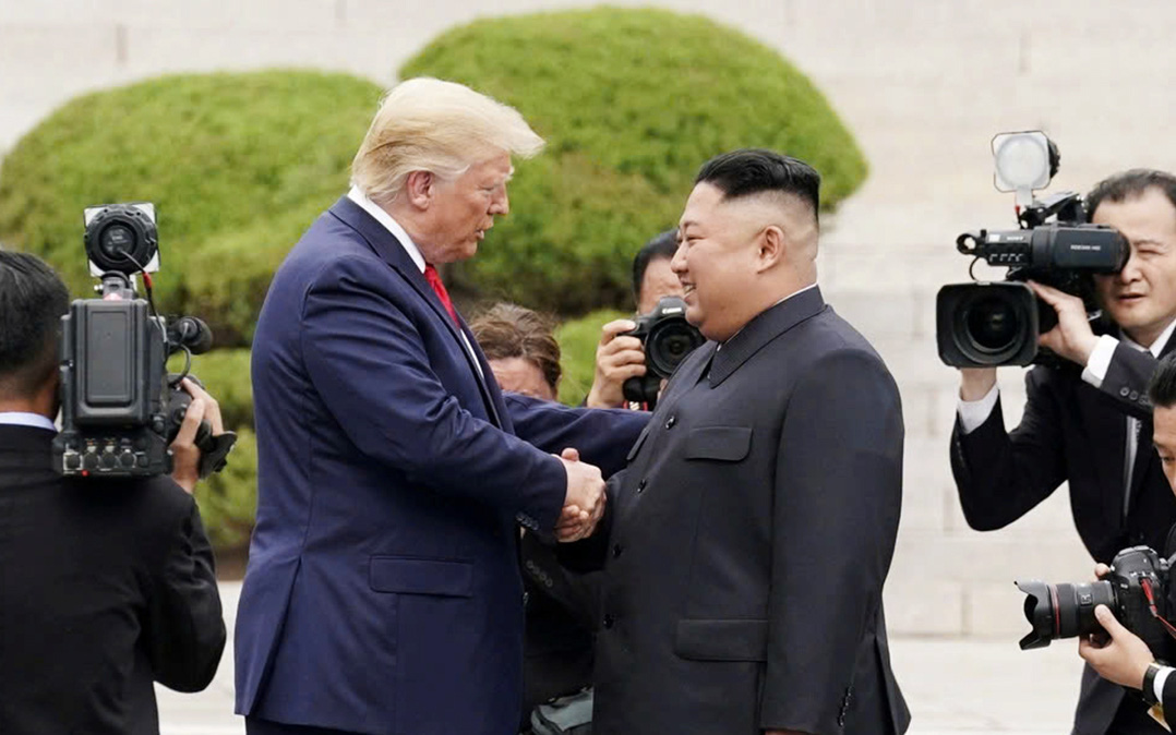 Reuters: Đội ngũ của ông Trump cân nhắc đối thoại trực tiếp với ông Kim Jong Un - Ảnh 2.