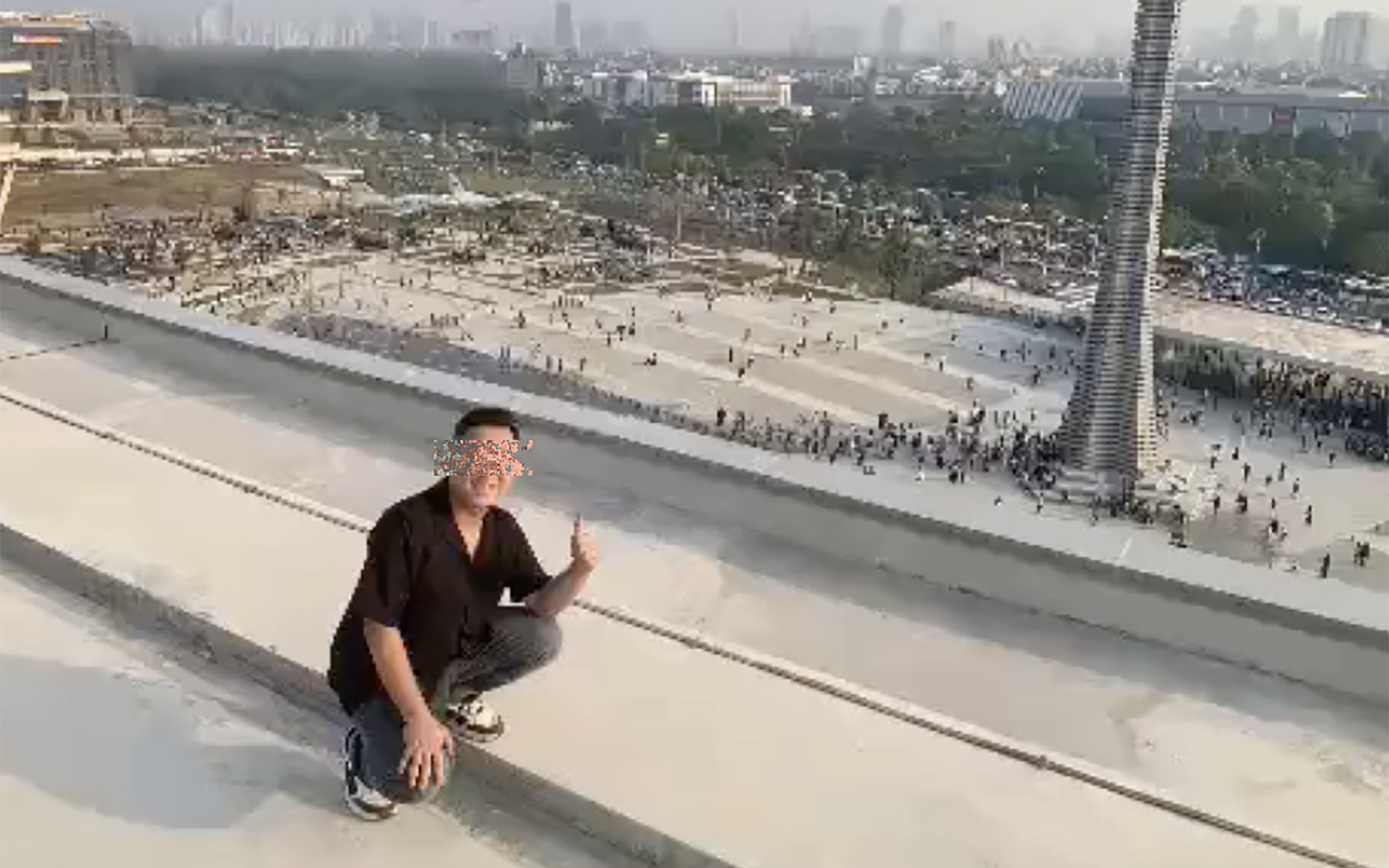 Có thể bị buộc tội nếu làm hư hại hiện vật ở bảo tàng - Ảnh 2.