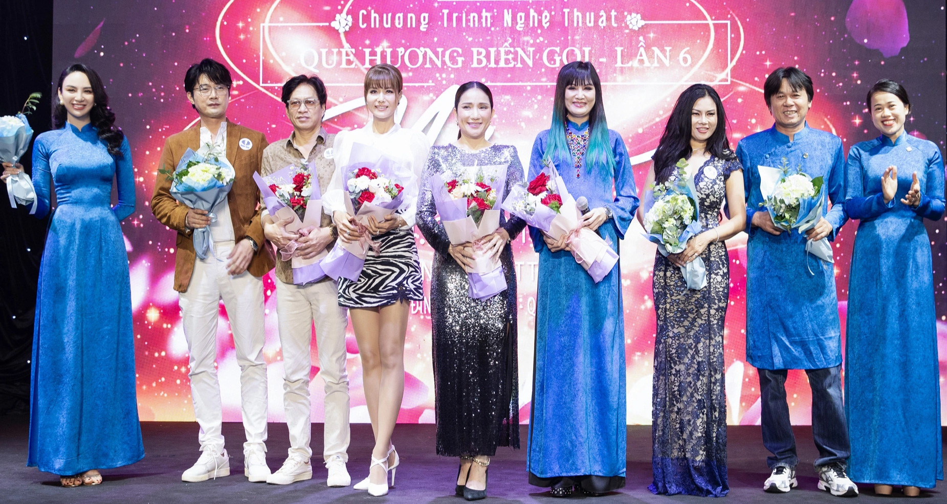 Οι Quang Dung και Phuong Thanh τραγουδούν για να συγκεντρώσουν χρήματα για να βοηθήσουν τους φτωχούς στην Khanh Hoa στο  Quang Dũng, Phương Thanh hát Quê hương biển gọi giúp người nghèo Khánh Hòa - Ảnh 1.