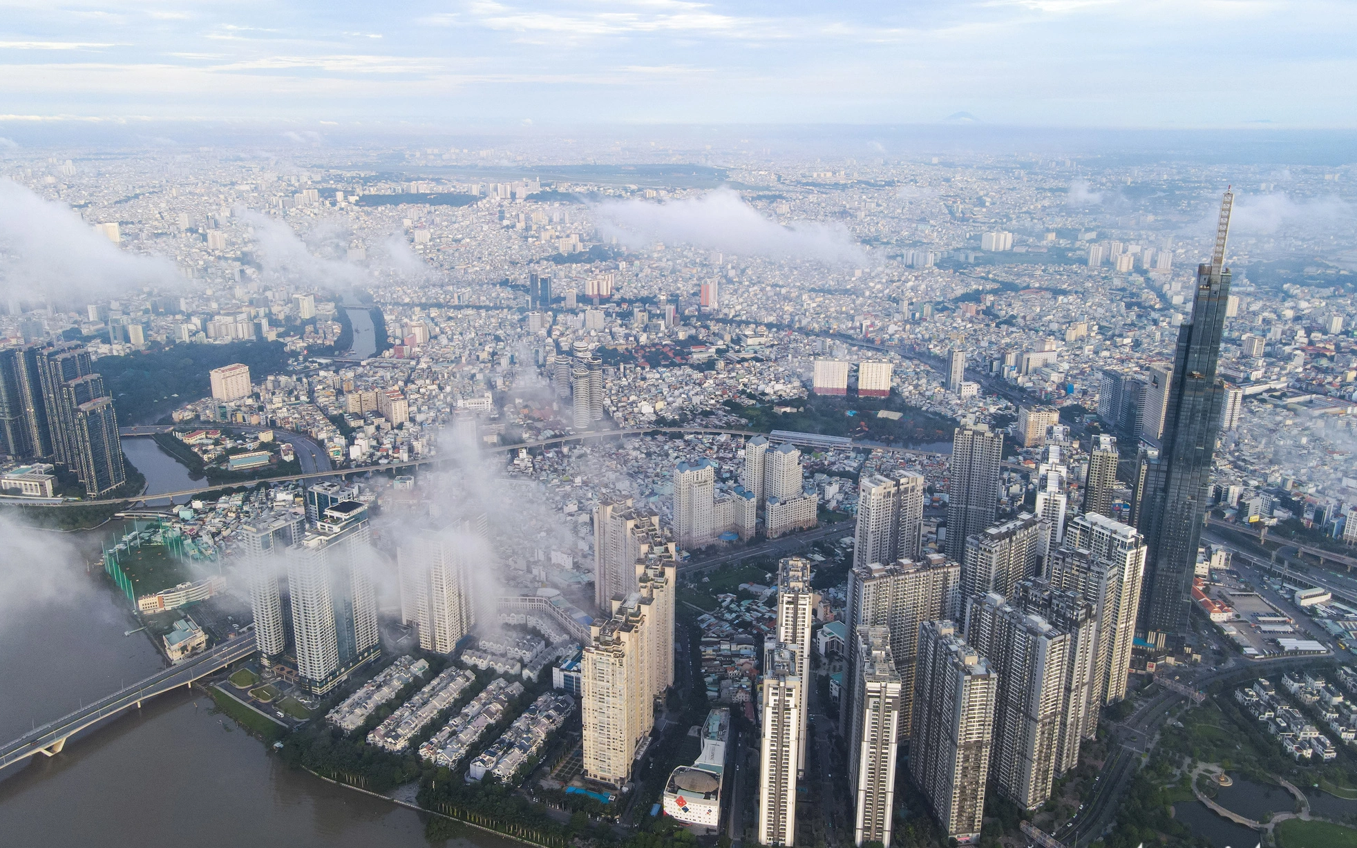 Thời tiết hôm nay 21-11: Miền Trung mưa lớn, trên biển gió mạnh - Ảnh 2.