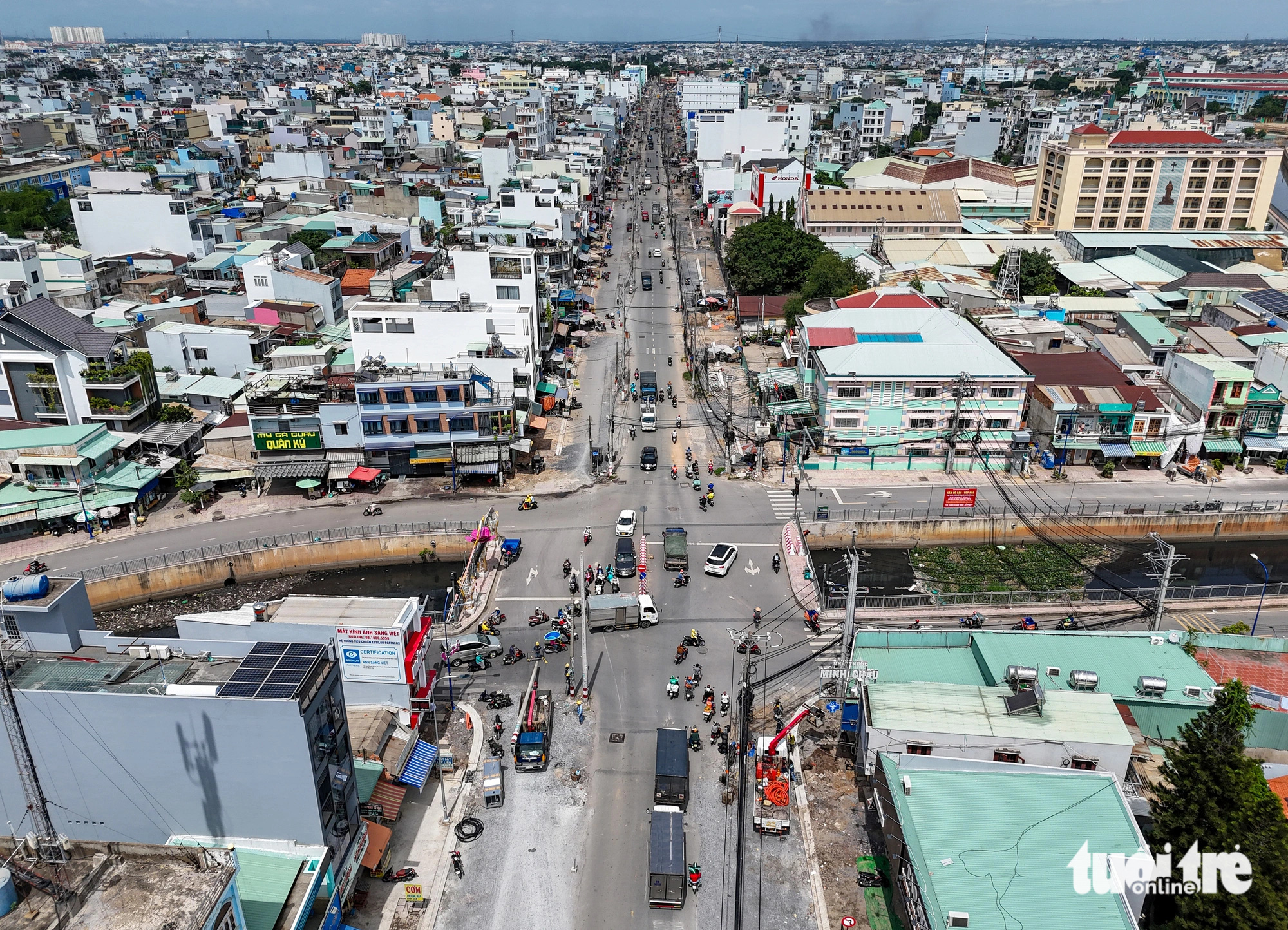 Loạt trụ điện chình ình giữa đường Tân Kỳ Tân Quý đã được thu hồi  - Ảnh 8.