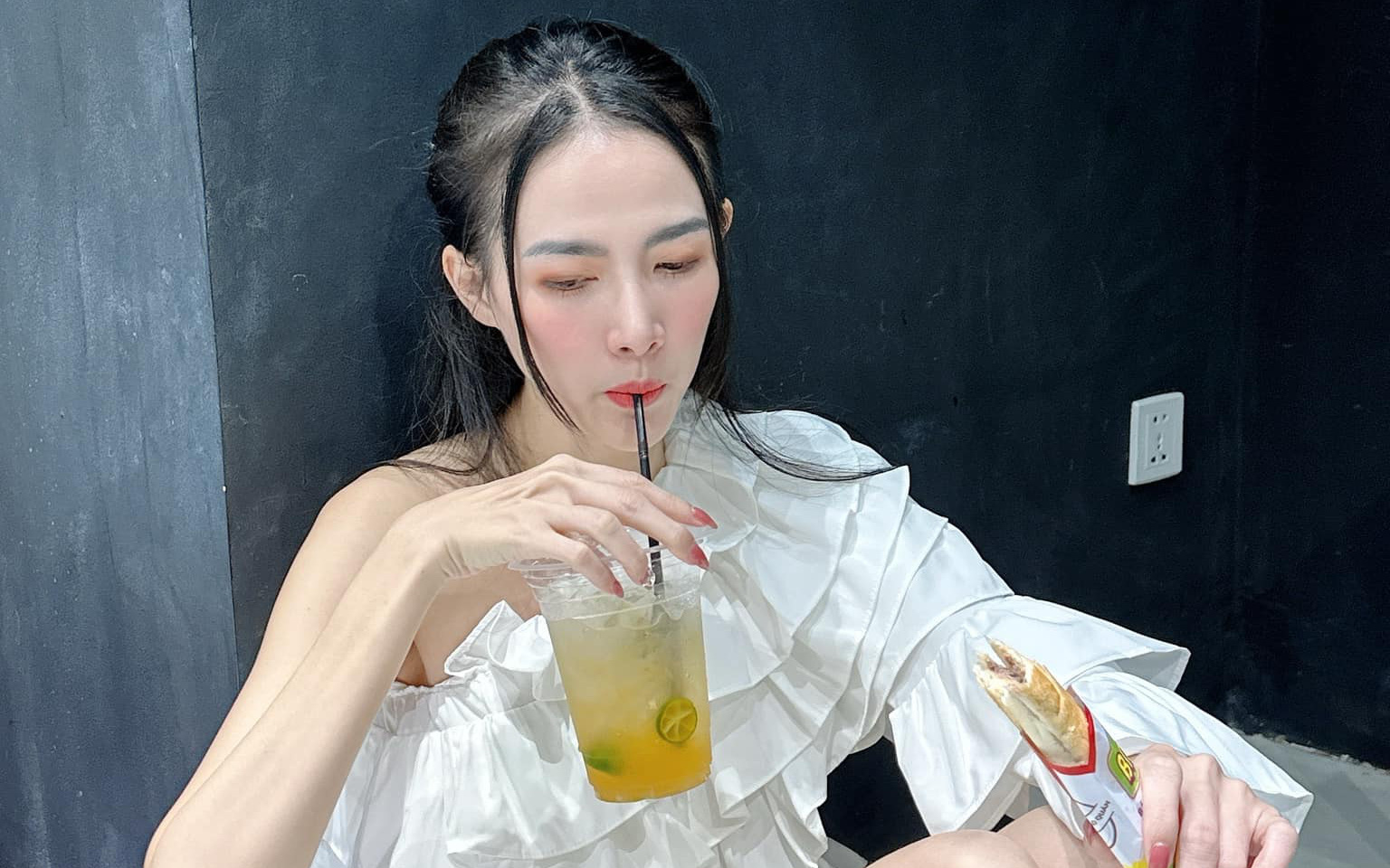 MC Hồng Phúc ra mắt MV ‘Tuổi trẻ ta nói không với ma túy’ - Ảnh 2.