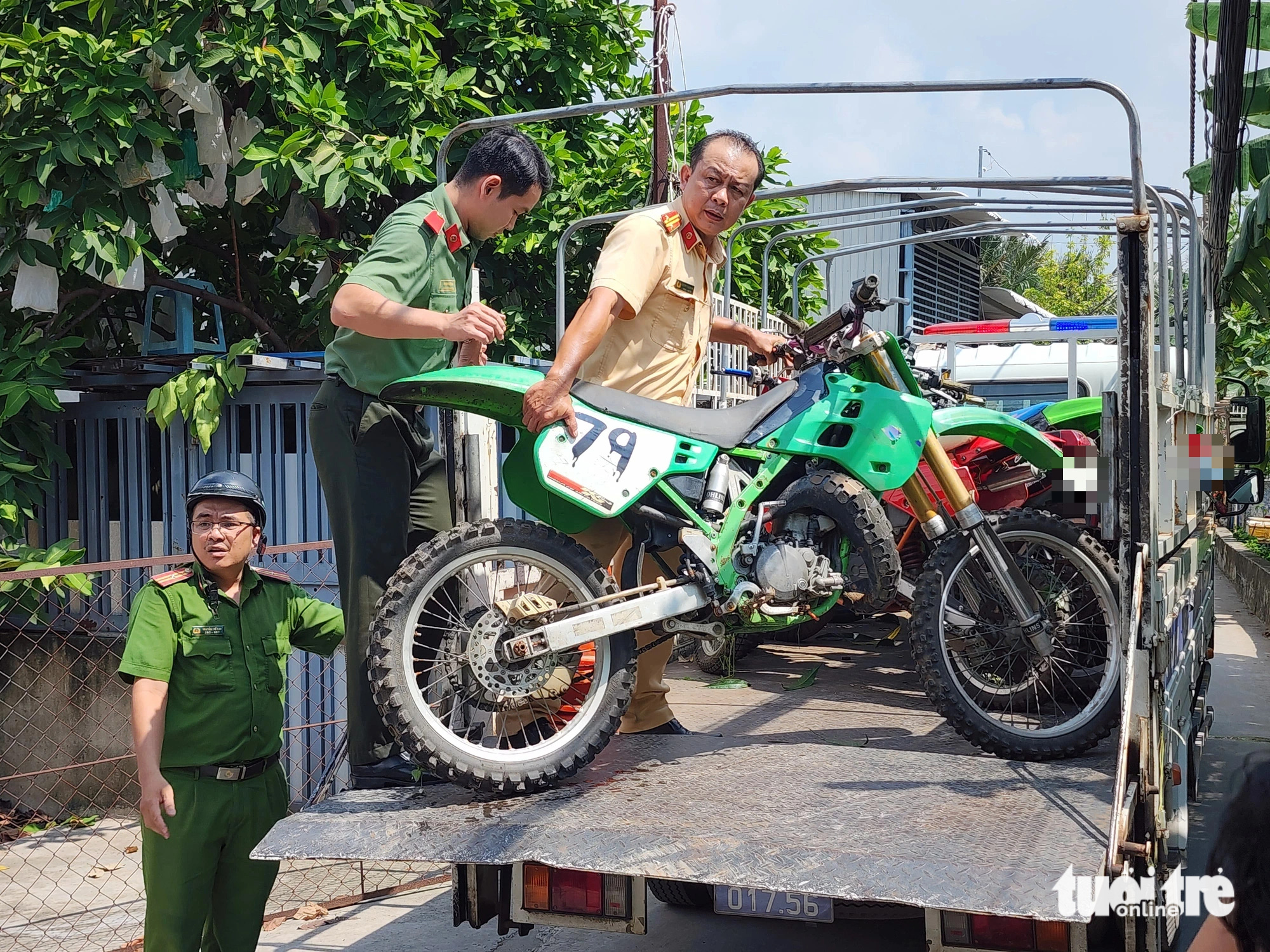 Công an kiểm tra nhiều nơi bán xe phân khối lớn không giấy tờ sau phản ánh của Tuổi Trẻ - Ảnh 1.