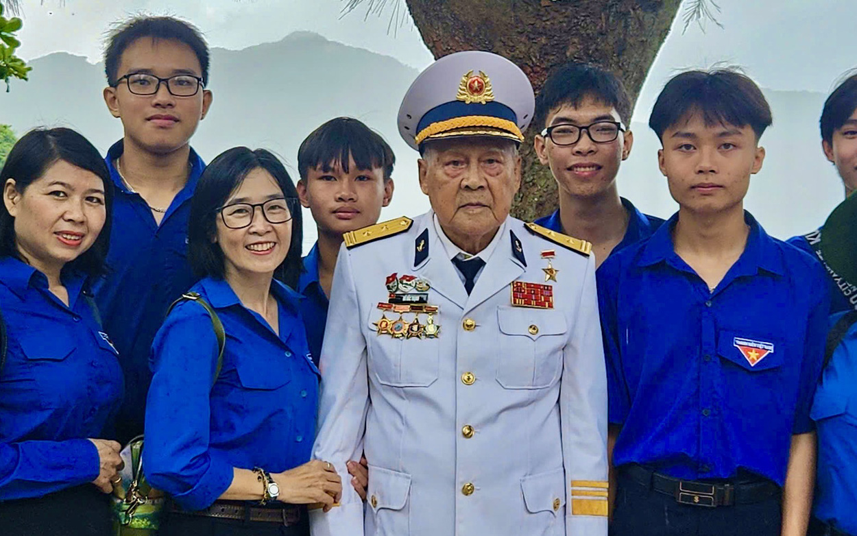 Trưởng Ban Tuyên giáo Trung ương thăm các nhân chứng sống đường Hồ Chí Minh trên biển - Ảnh 5.