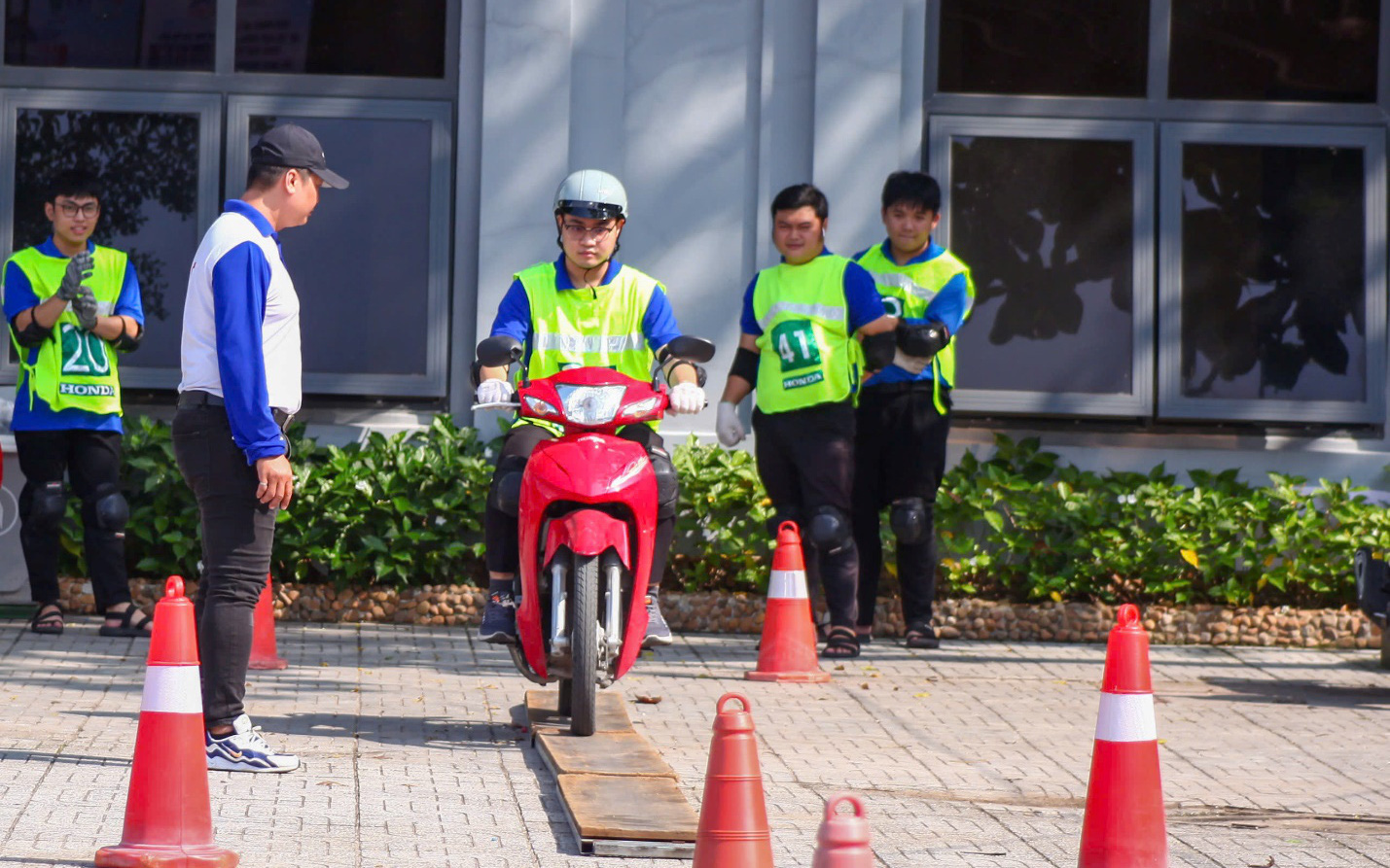 Thanh niên TP.HCM chung tay xây dựng văn hóa giao thông công cộng