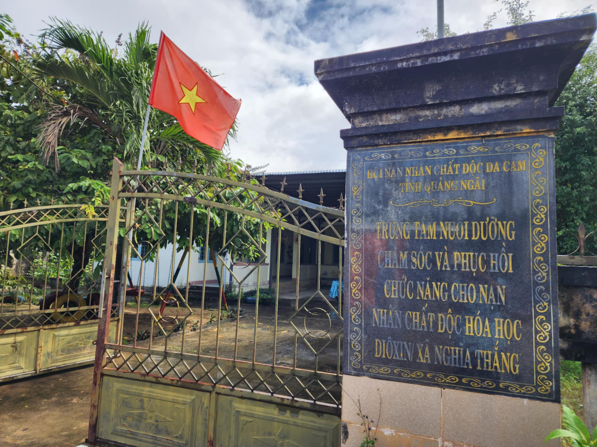 Trung tâm chăm sóc nạn nhân chất độc dioxin dừng hoạt động vì...hết tiền - Ảnh 1.