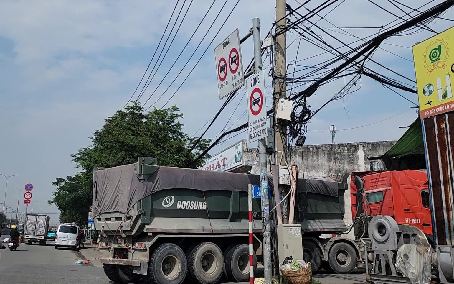 Xe ben vẫn chạy đường cấm ở Củ Chi, quận 12, Bình Tân: Phạt chủ doanh nghiệp 150 triệu đồng - Ảnh 3.