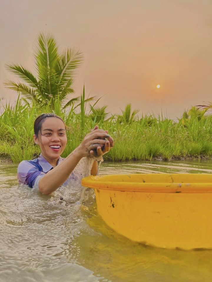 Cô gái thôn quê Huyền Phi thu hút hàng triệu người theo dõi, dìu dắt nông dân, thúc đẩy hàng Việt - Ảnh 7.