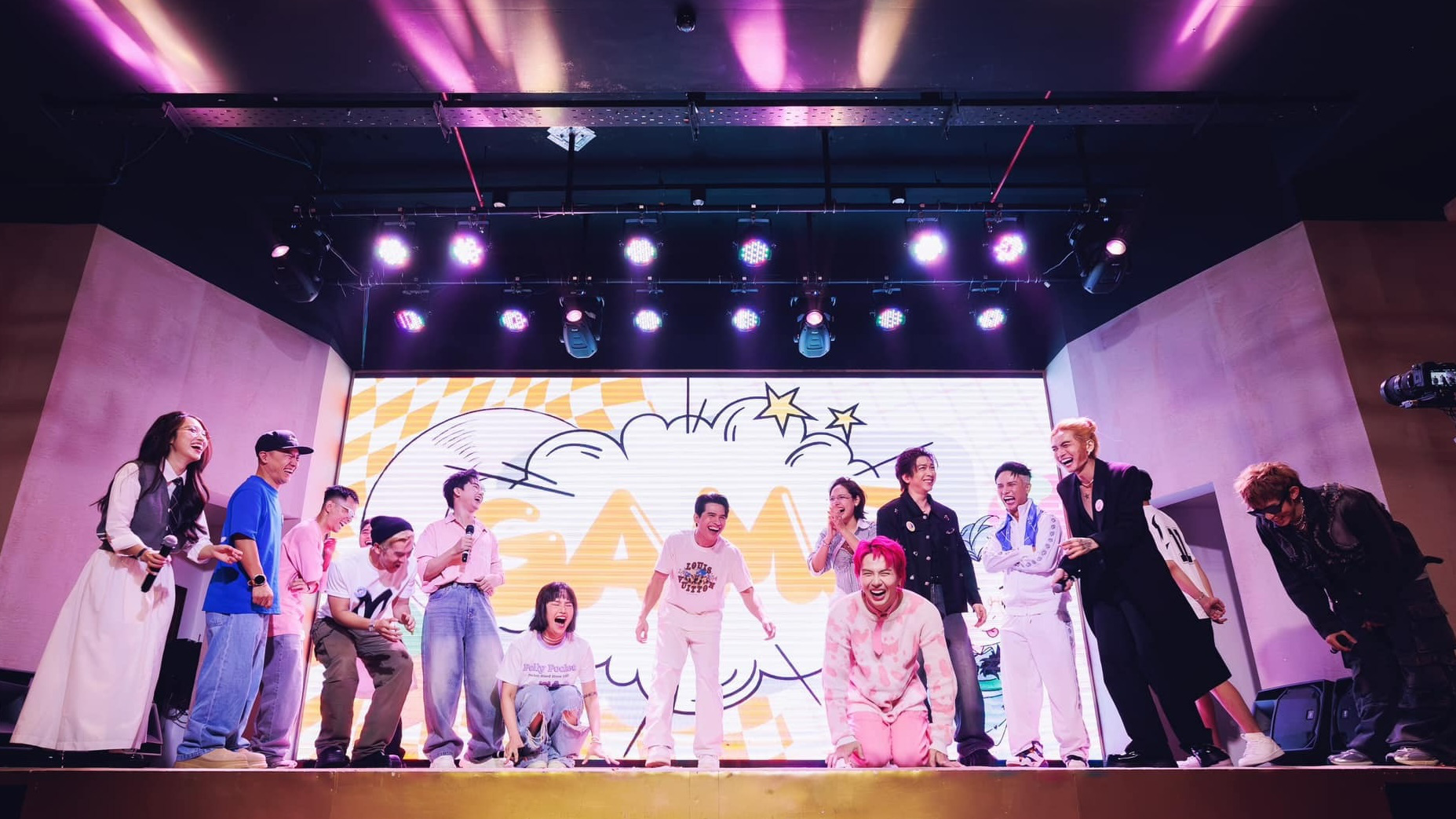 Spotkania z fanami artystów: wyprzedane bilety, awarie strony internetowej i różne „usługi” – zdjęcie 2. Nghệ sĩ họp fan: cháy vé, sập web và những 'dịch vụ' muôn màu muôn vẻ - Ảnh 2.