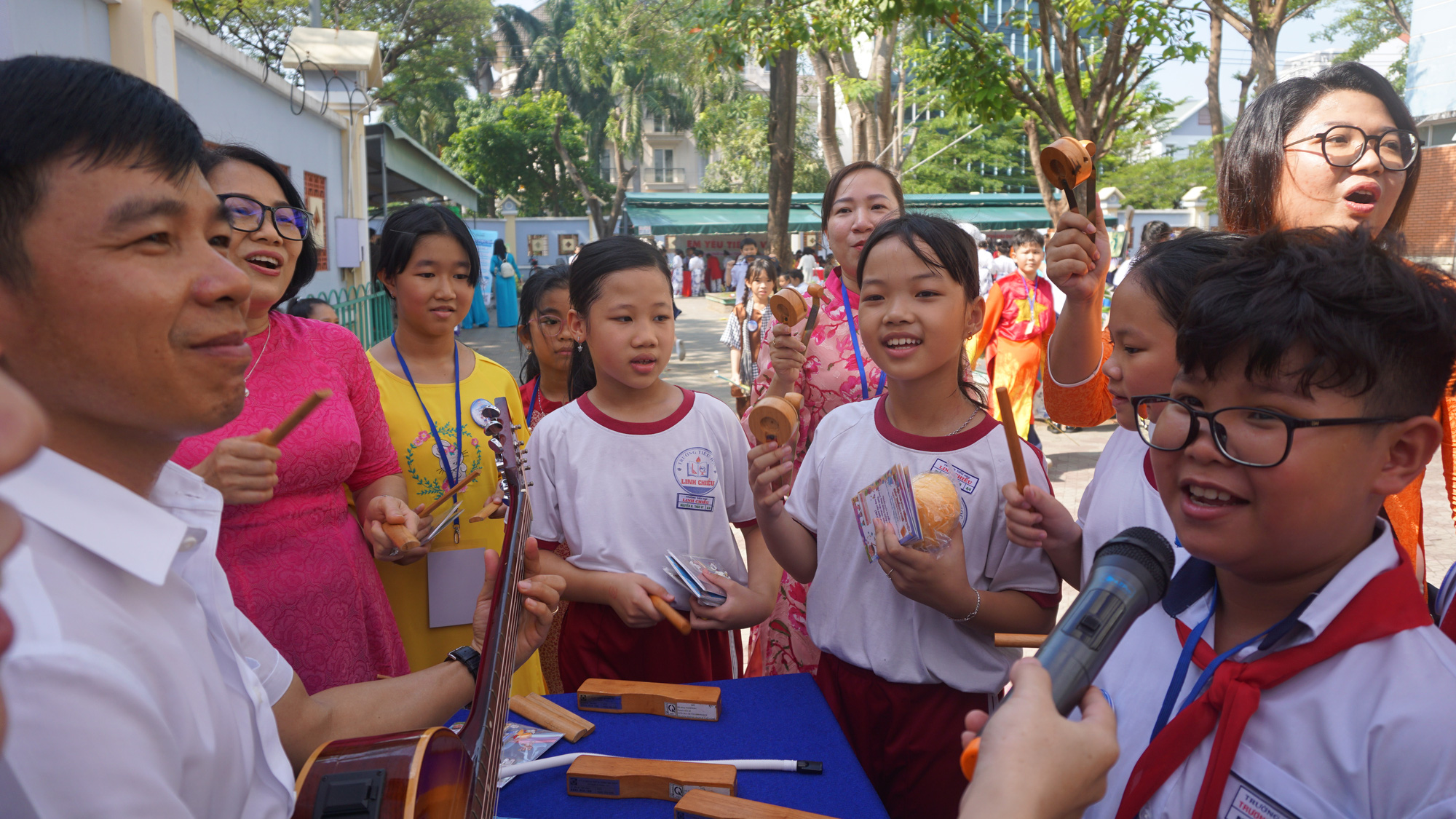 Chơi với tiếng Việt, học sinh mướt mồ hôi mà vẫn vui như Tết - Ảnh 2.