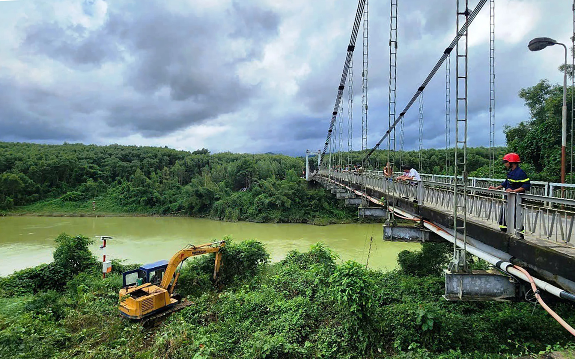 Đầu tư xây mới cầu Bình Thành – nơi xảy ra vụ việc xe chở rác lao xuống sông - Ảnh 2.