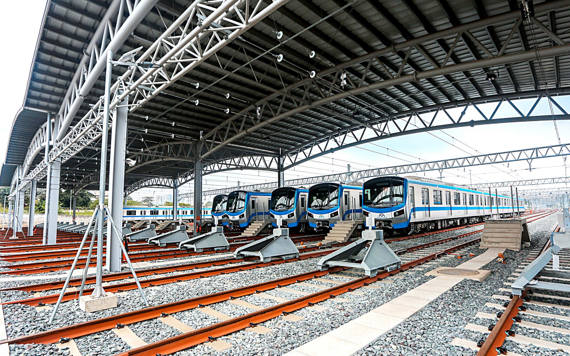 Ngắm diện mạo đặc biệt của 17 tuyến xe buýt điện kết nối trực tiếp ga metro số 1 - Ảnh 18.
