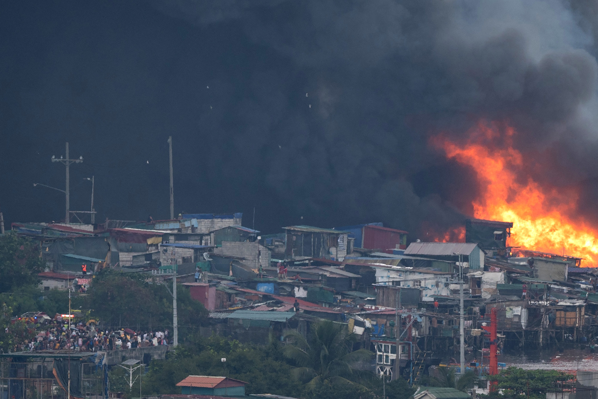 Philippines: Biển lửa thiêu rụi hơn 1.000 căn nhà ở thủ đô Manila - Ảnh 1.