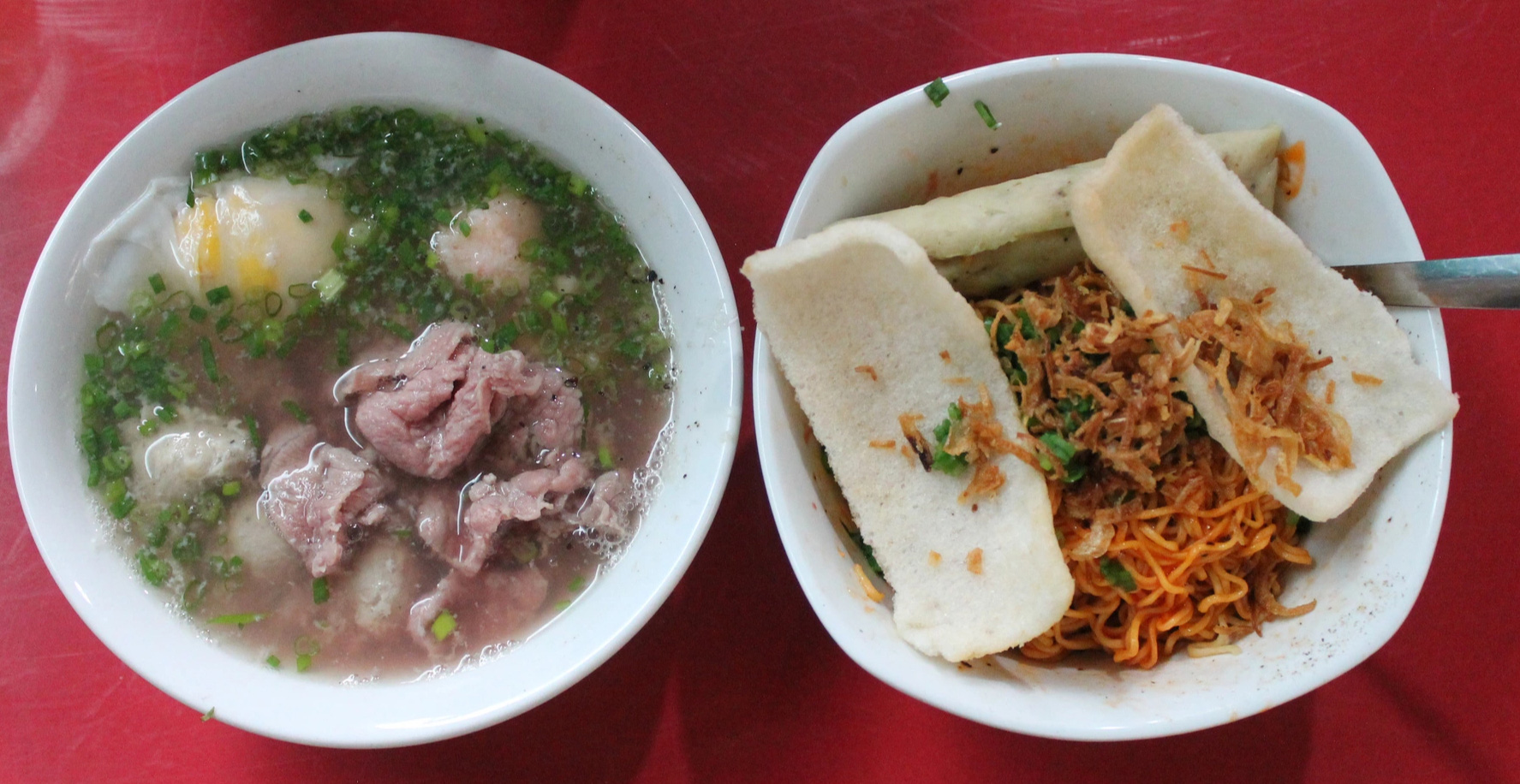 'ສາບານເໝົາ' ນາງຮ່ວາ: ຟັງຄຳສາບານກໍ່ມ່ວນ - ພາບທີ 2. 'Bún chửi' cô Huyền: Nghe chửi cũng vui mà - Ảnh 2.