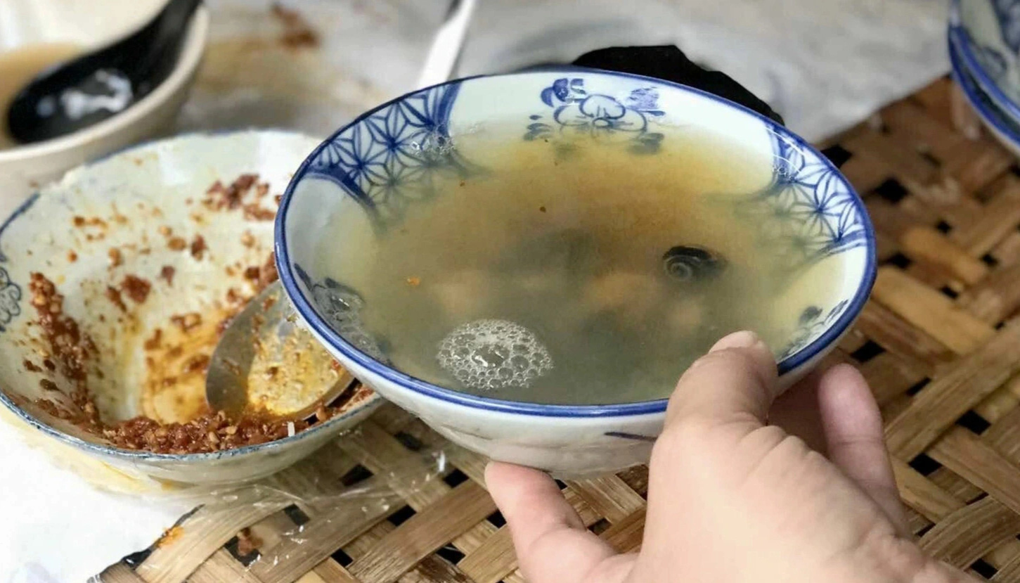 একজন সাইগোনিজ আছেন যিনি হ্যানয়ের ঠান্ডা শামুক নুডল স্যুপেও আসক্ত - ছবি ১। Có một người Sài Gòn cũng ghiền bún ốc nguội Hà Nội - Ảnh 1.