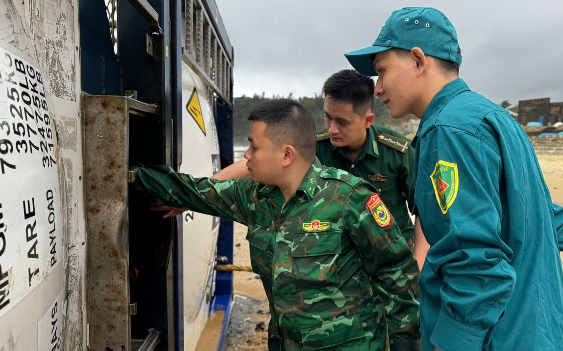 Công ty ở TP.HCM nhận là chủ ba bồn chứa dạt vào bờ biển Quảng ngãi - Ảnh 3.