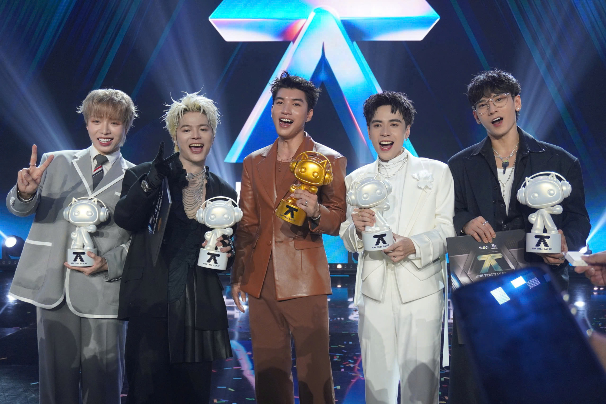 से हाय के भाई ने ग्रुप मोपियस की शुरुआत की, उद्घाटन संगीत कार्यक्रम 4 की पुष्टि की - फोटो 5. Anh trai say hi ra mắt nhóm nhạc MOPIUS, xác nhận mở concert 4 - Ảnh 5.