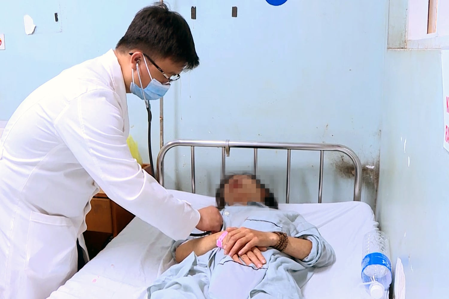 Bệnh dại, sởi, sốt xuất huyết... tăng đồng loạt ở cả người lớn và trẻ em, phải làm gì? - Ảnh 1. Bệnh dại, sởi, sốt xuất huyết... xuất hiện đồng loạt ở cả người lớn và trẻ em, phải làm gì? - Ảnh 1.