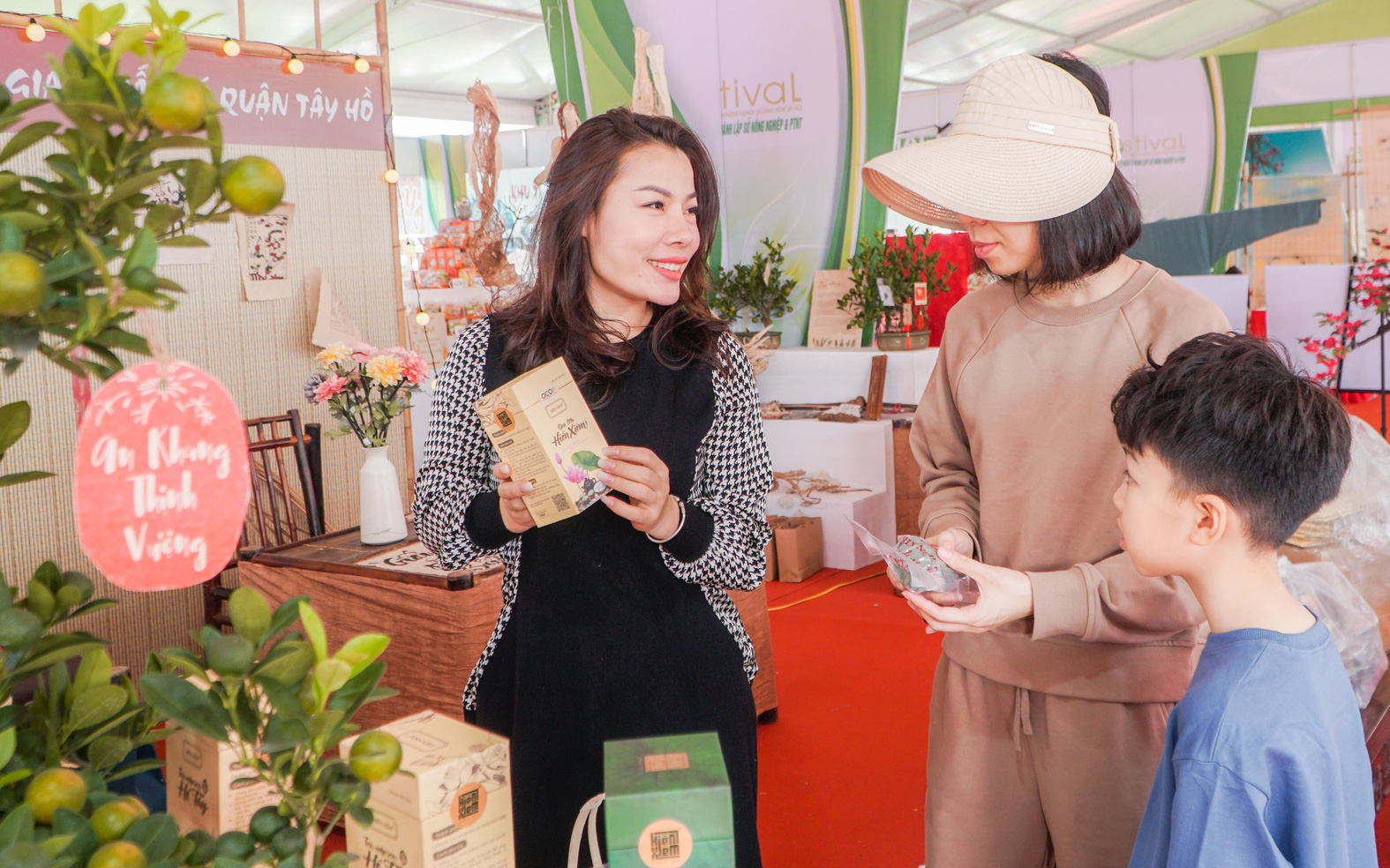 Làng bánh đa nem truyền thống chạy đua sản xuất hàng phục vụ Tết - Ảnh 9.