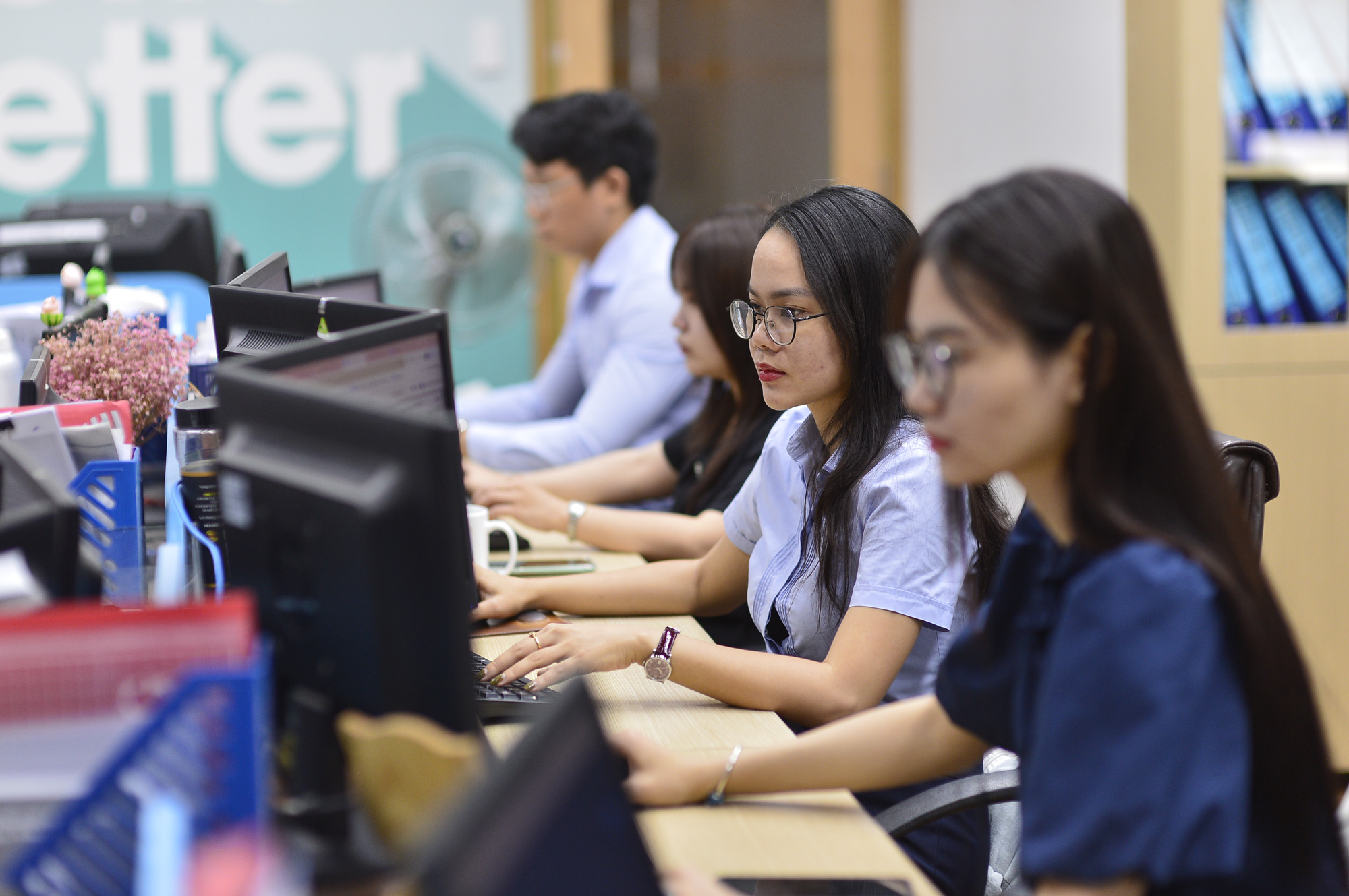 Chứng khoán ở vùng định giá thấp nhất 10 năm, hai kịch bản cho tuần mới - Ảnh 4.