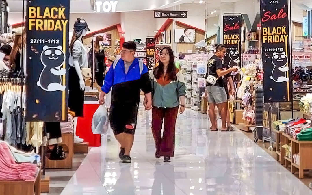 Người Mỹ chi 10,8 tỉ USD mua sắm trực tuyến ngày Black Friday - Ảnh 1.