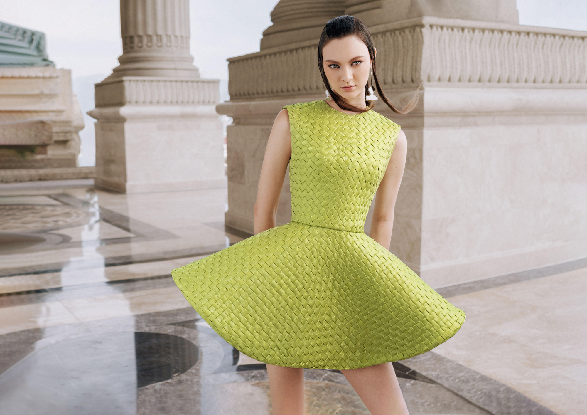 La collection inspirée de la musique classique de Cong Tri publiée dans le magazine Vogue - Photo 3. Bộ sưu tập lấy cảm hứng từ âm nhạc cổ điển của Công Trí đăng trên tạp chí Vogue - Ảnh 4.