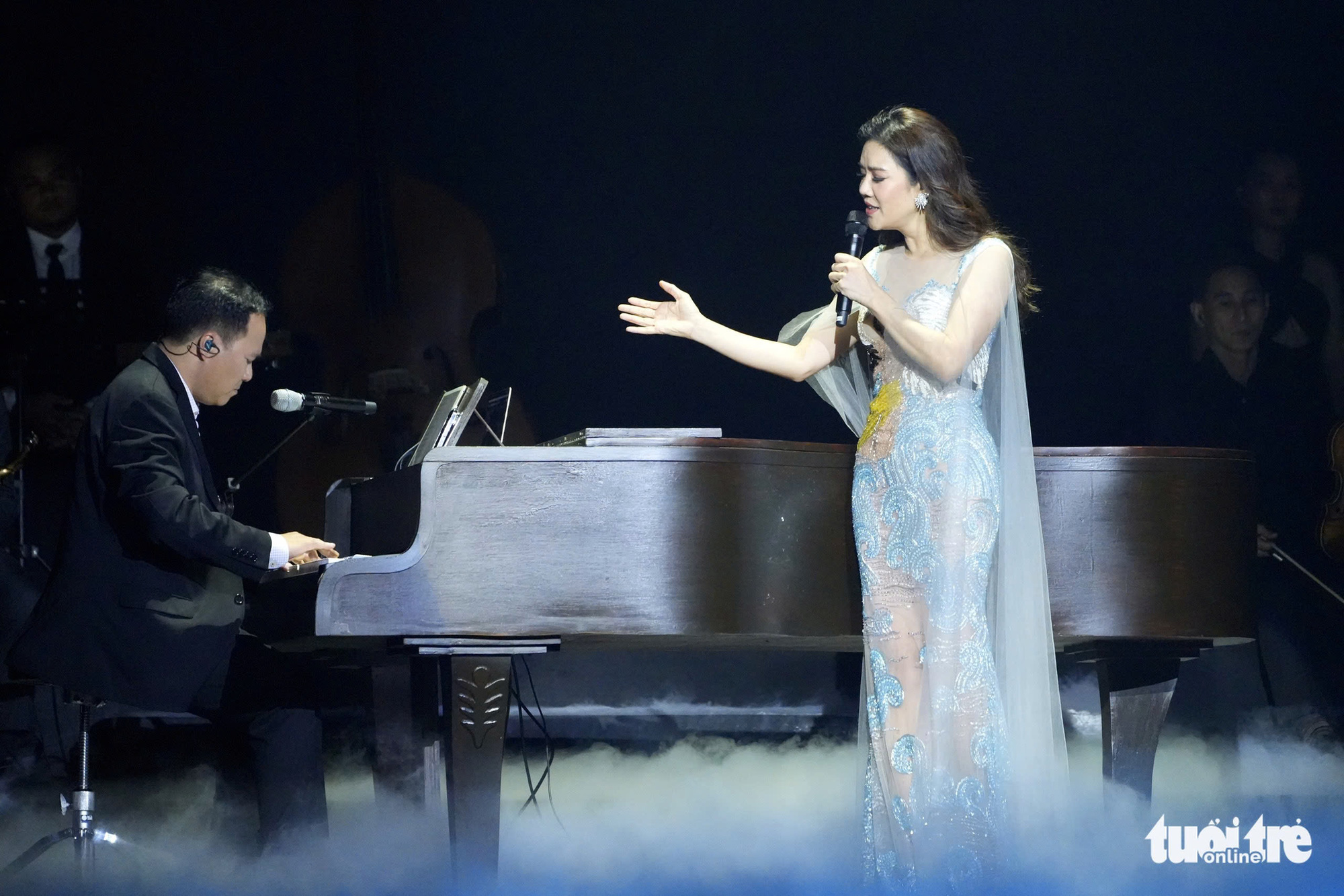 ¿Por qué su 'alma gemela' Thu Phuong estuvo ausente de la noche musical cuando Viet Anh regresó a Vietnam? - Foto 1. Vì sao 'tri kỷ' Thu Phương vắng mặt trong đêm nhạc Việt Anh trở về Việt Nam? - Ảnh 1.