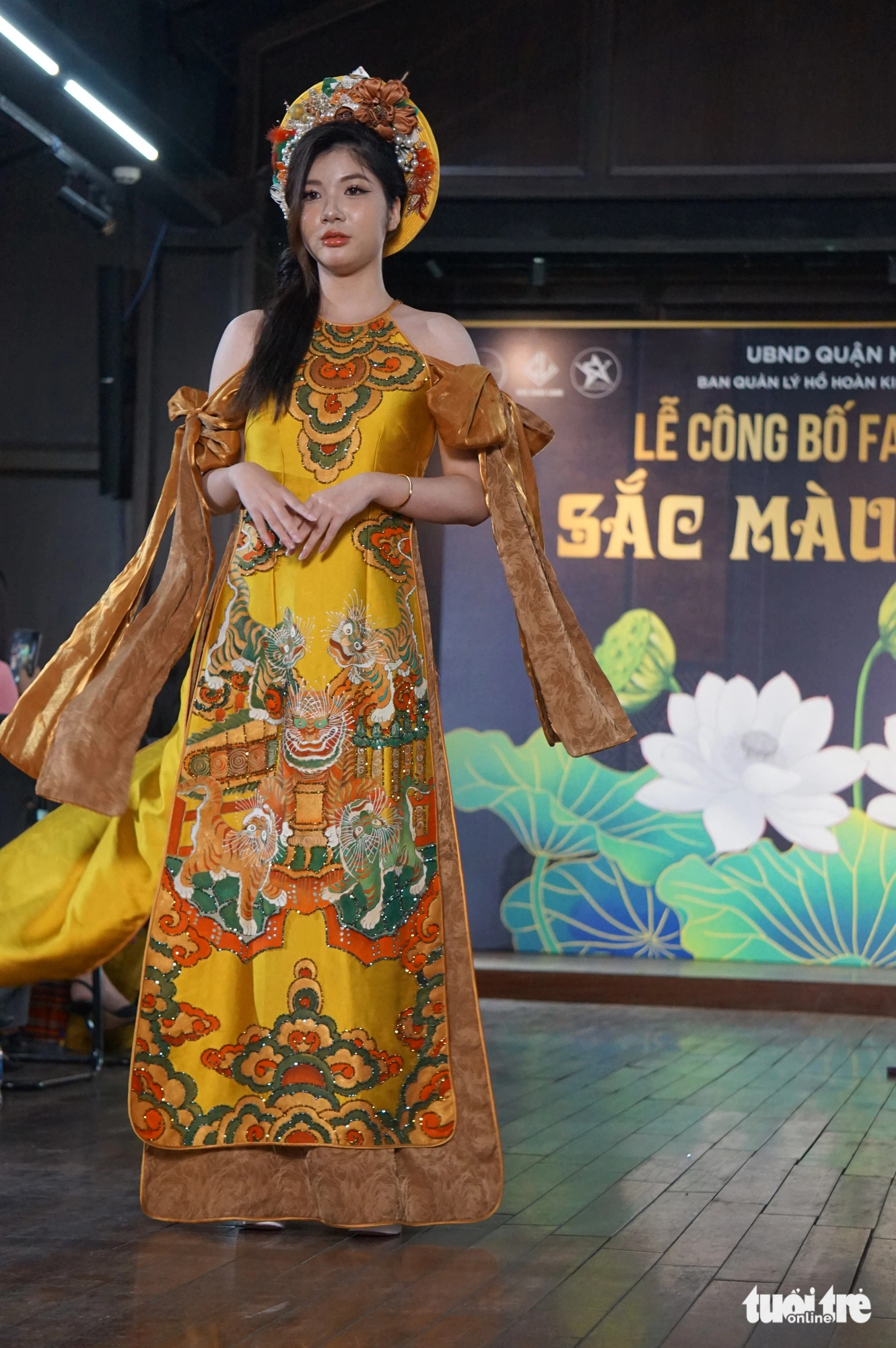 Pozvání studentů středních škol k předvedení Ao Dai, které jim pomůže více milovat jejich dědictví? - Foto 4. Mời học sinh trình diễn áo dài để các em thêm yêu di sản - Ảnh 3.