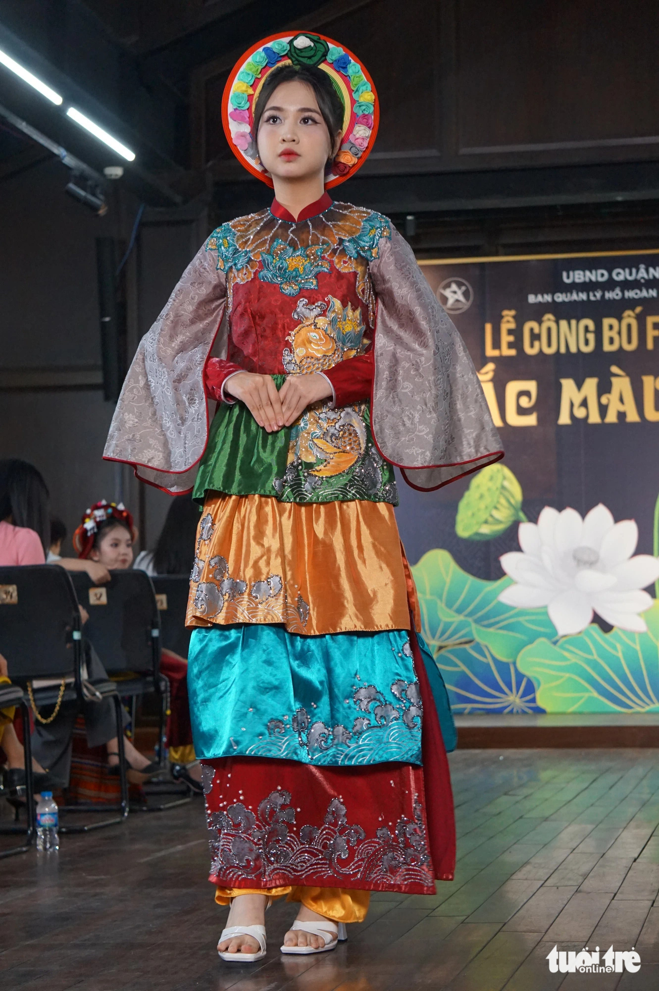 Pozvání studentů středních škol k předvedení Ao Dai, které jim pomůže více milovat jejich dědictví? - Foto 6. Mời học sinh phổ thông trình diễn áo dài để các em thêm yêu di sản - Ảnh 6.