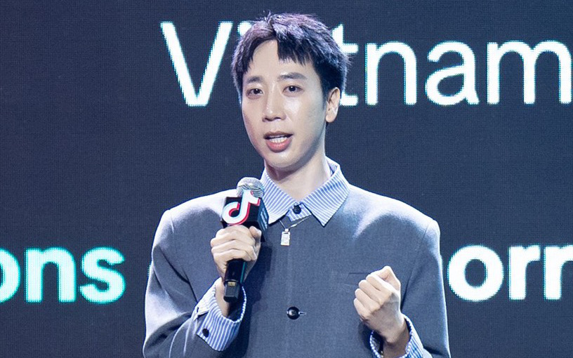 Hé lộ thiệp cưới nặng 2kg của ‘chị google’ Việt Phương Thoa - Ảnh 7.