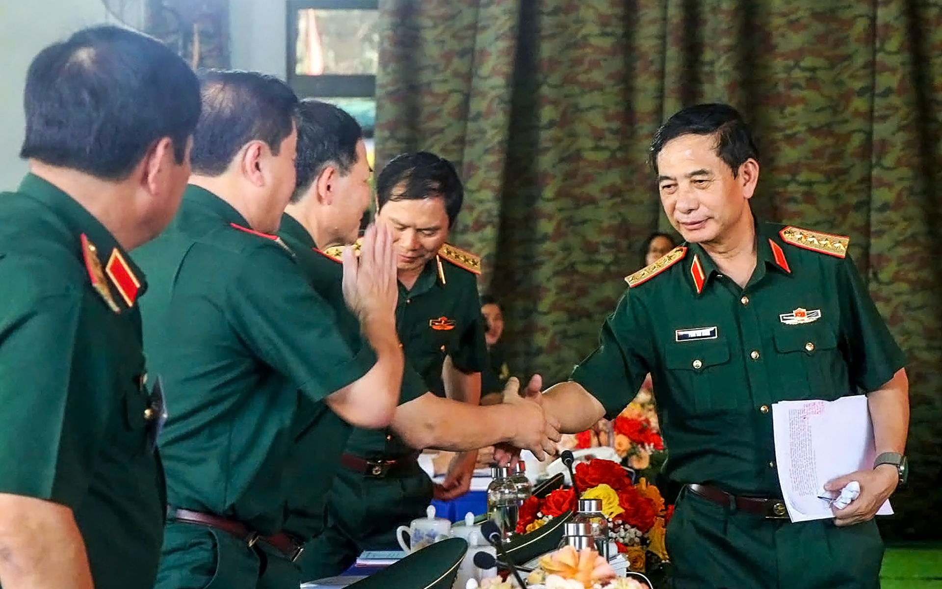 Đại tướng Nguyễn Tân Cương làm việc với Bộ tư lệnh Quân khu 7 - Ảnh 2.