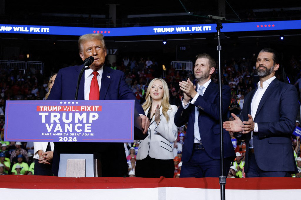 Tin tức thế giới 11-12: Ông Biden chỉ trích kế hoạch kinh tế của ông Trump; Cháy rừng lớn ở Cali - Ảnh 2.