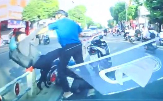 Phạt tài xế đánh người trước cổng Bệnh viện Từ Dũ: Đòn đau mới nhớ đời - Ảnh 2.