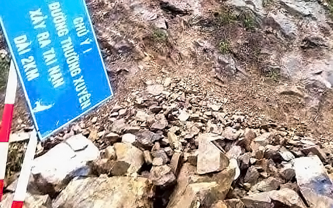 Các hồ chứa xả nước, đường phố Nha Trang ngập nặng trong đêm  - Ảnh 9.