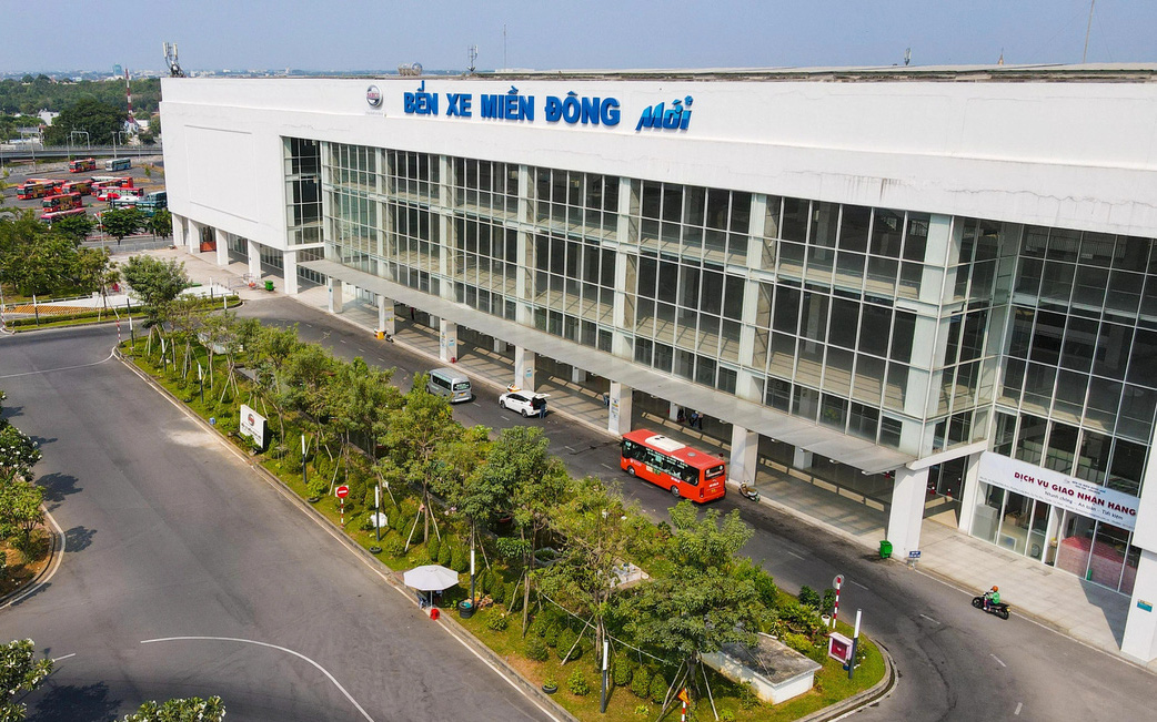 Các bến xe ở TP.HCM tưng bừng dịp Tết Nguyên đán 2025 - Ảnh 5.