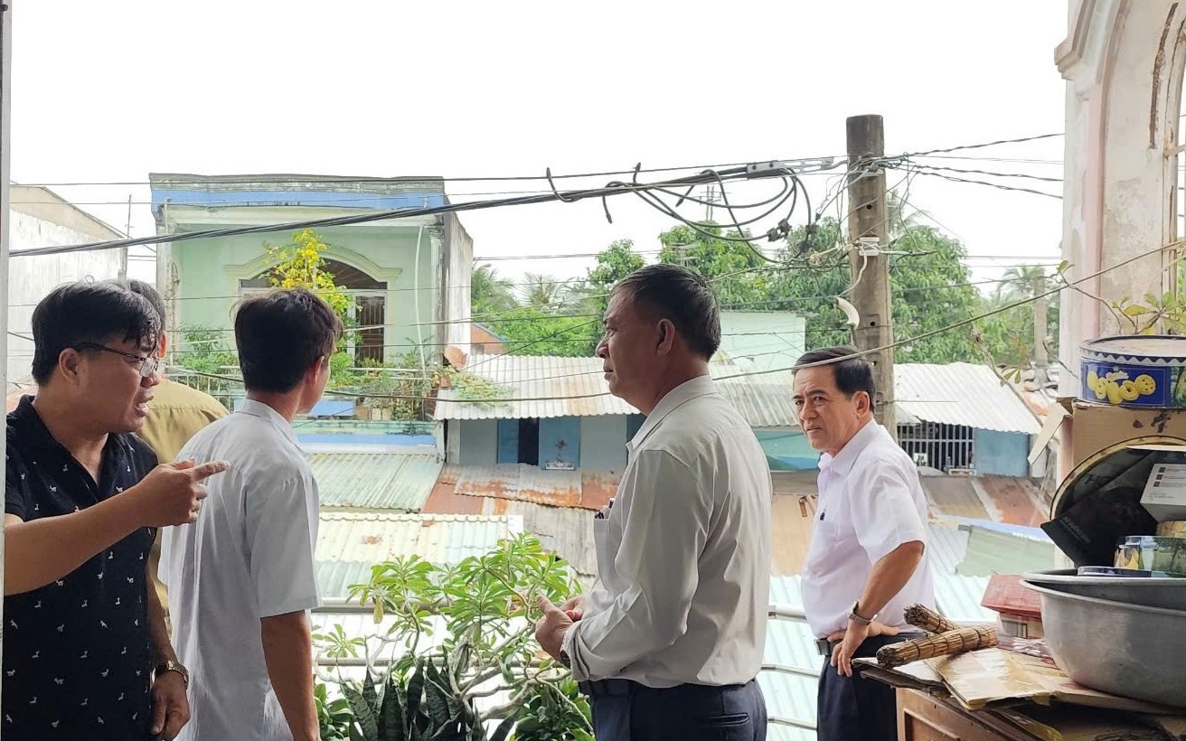 Dựng nêu đón tết, 5 người ở Huế bị điện giật tê tái - Ảnh 3.