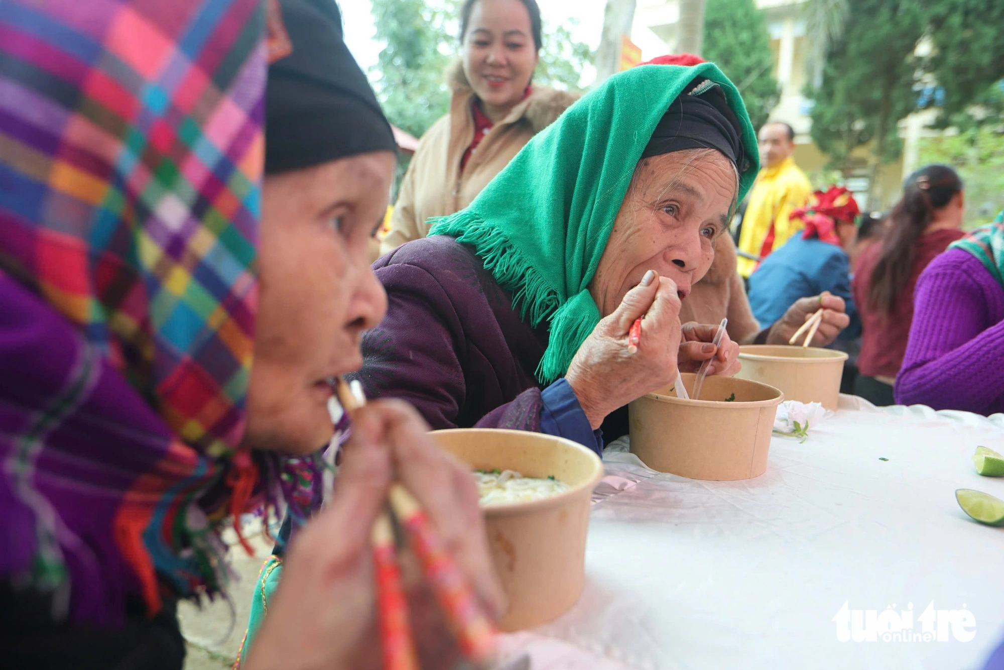 Ngày của Phở 12-12: Ăn tô phở ngon nóng ấm giữa mùa đông mù sương ở Làng Nủ  - Ảnh 6.