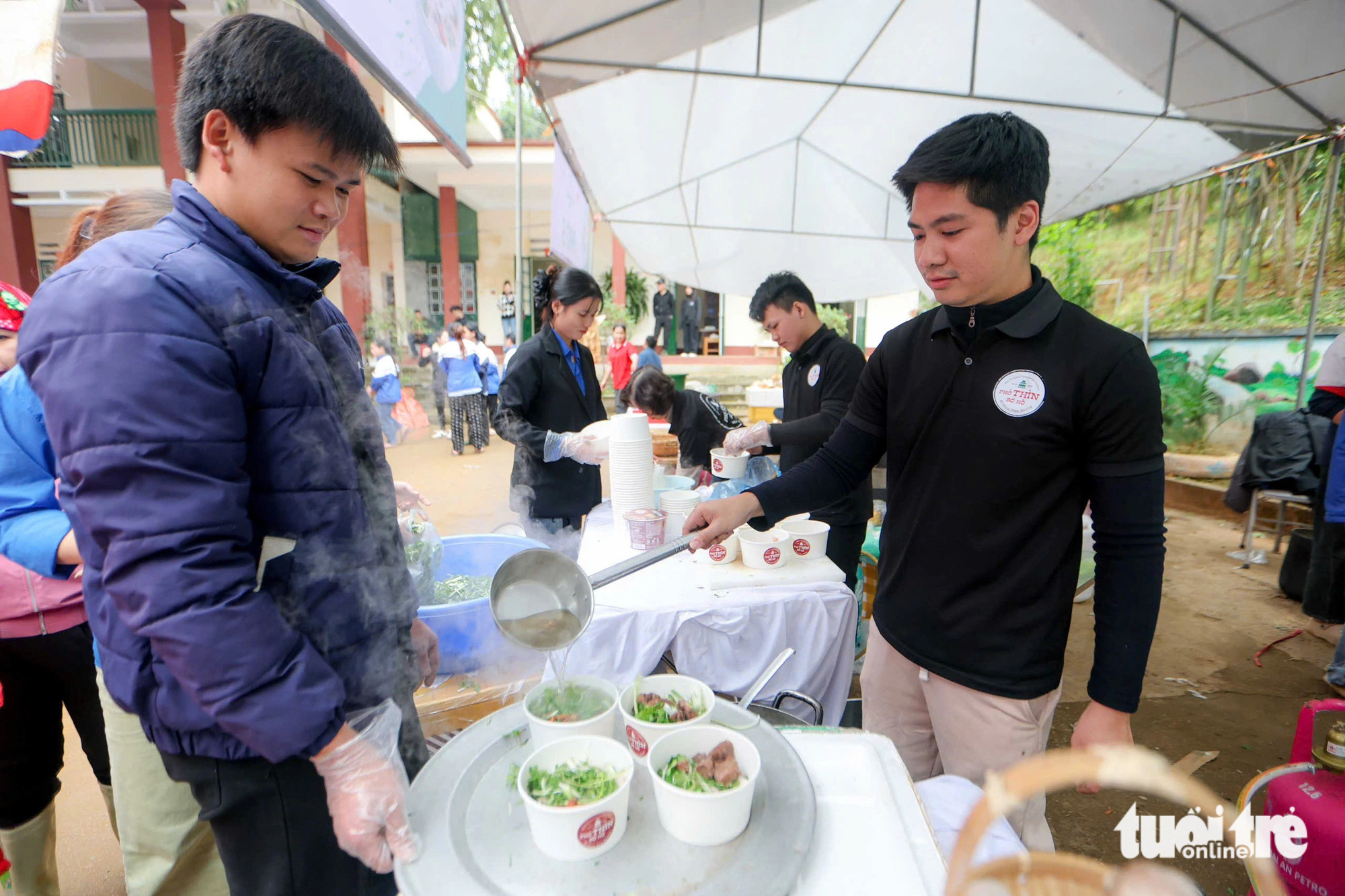 Ngày của Phở 12-12: Ăn tô phở ngon nóng ấm giữa mùa đông mù sương ở Làng Nủ  - Ảnh 8.