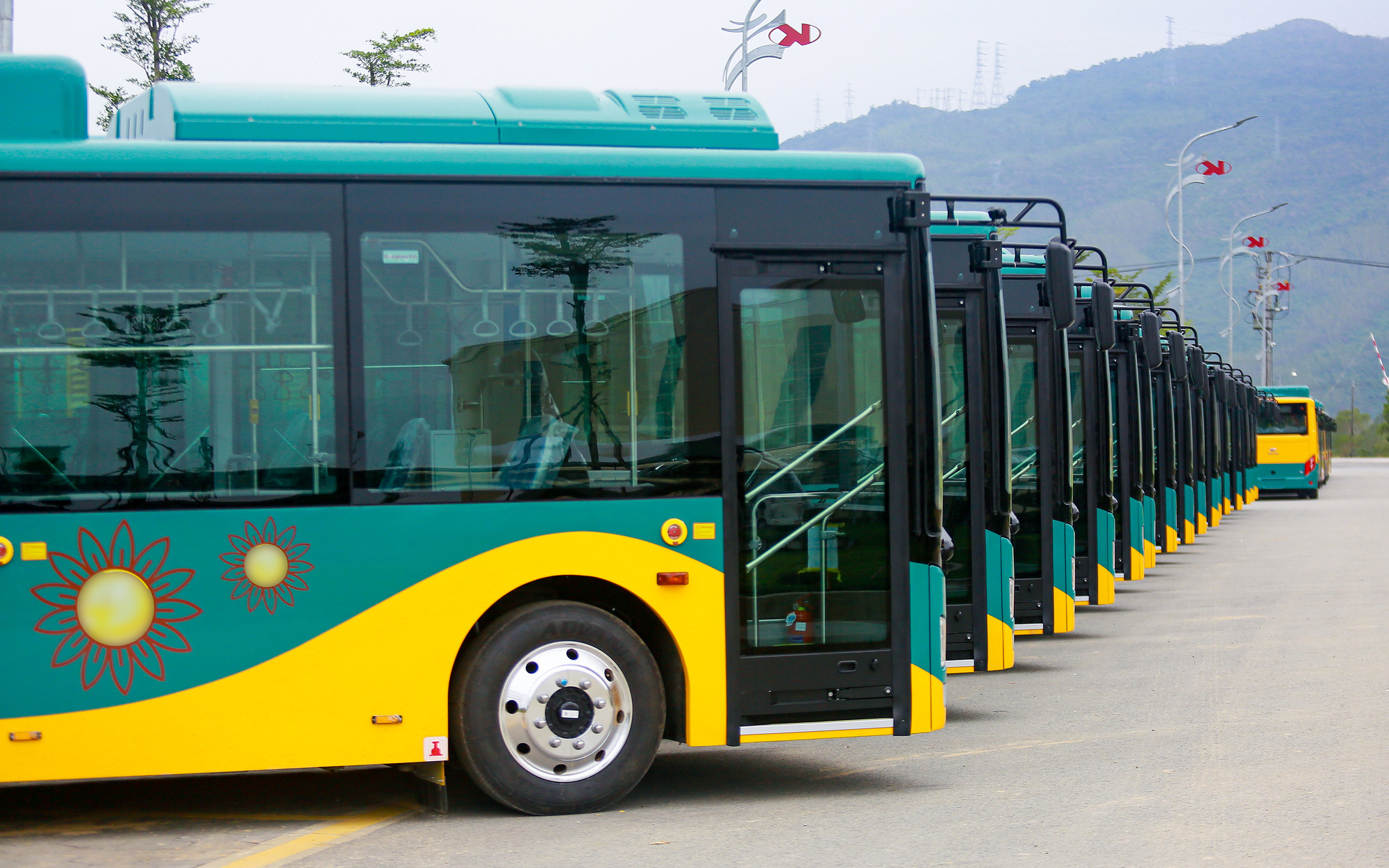 Không khí sôi động tại ga metro, người dân thích thú trải nghiệm - Ảnh 5.